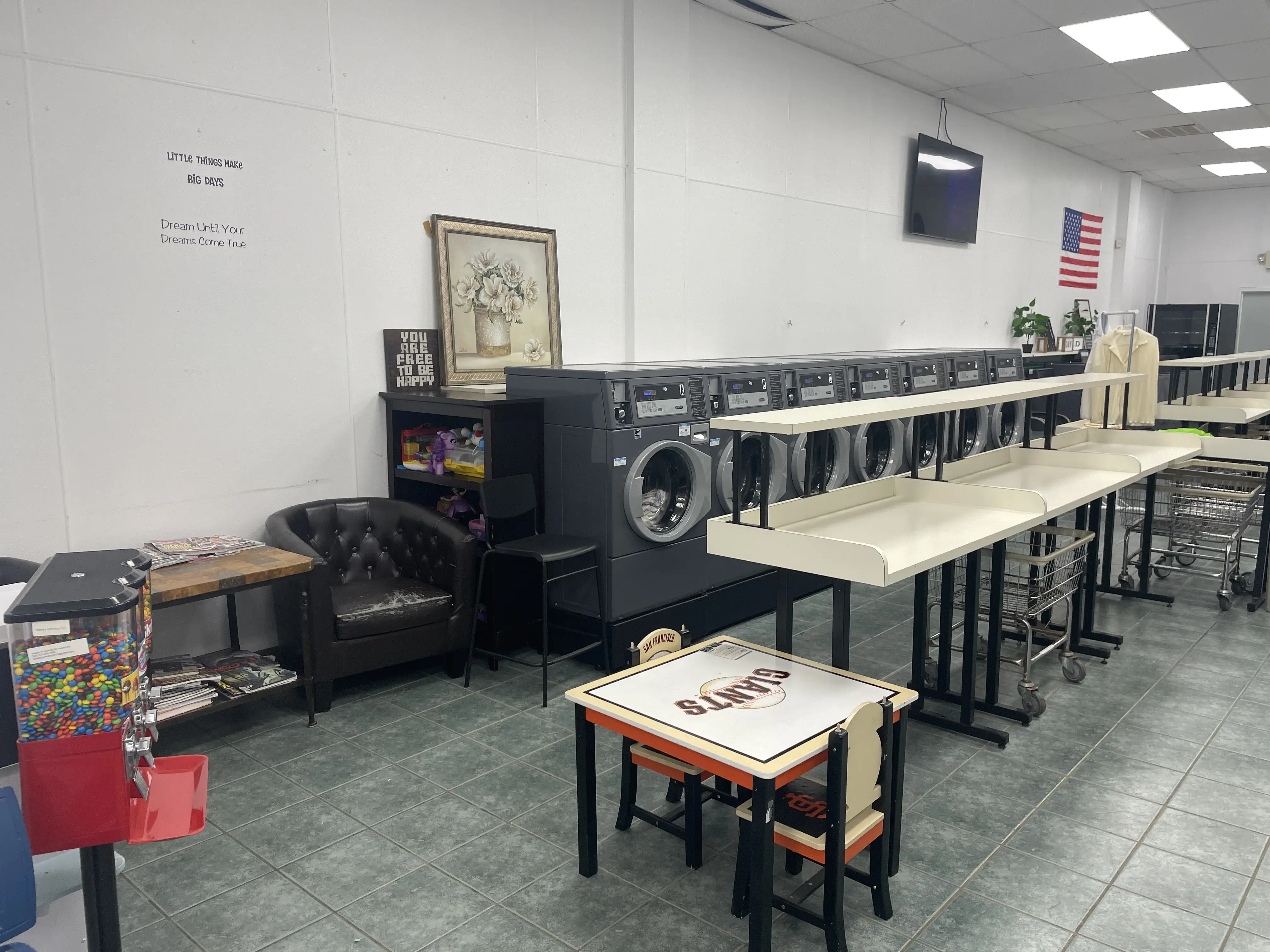Plaza Laundromat and Cleaners thumbnail 7