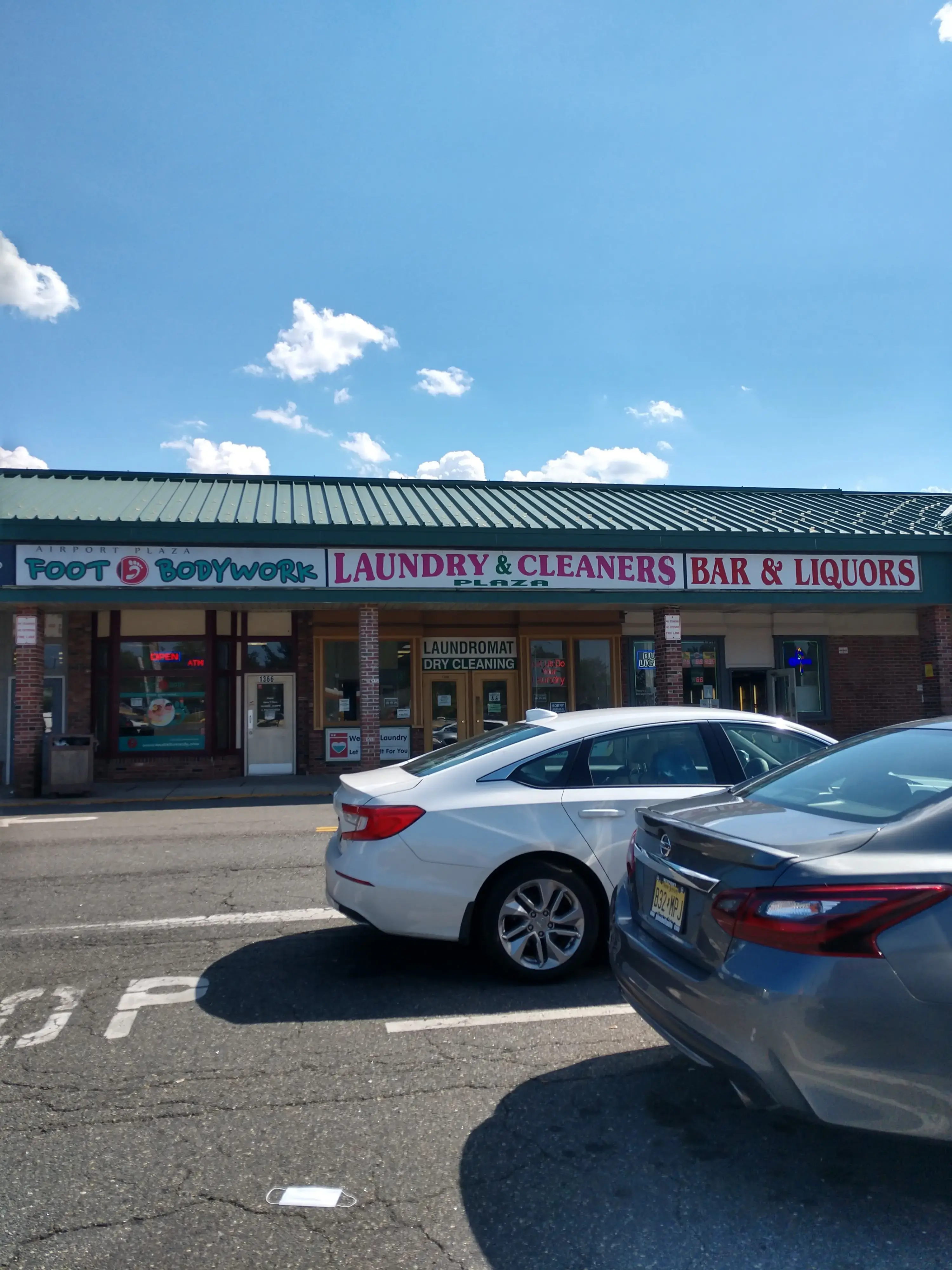 Plaza Laundromat and Cleaners - Image 12