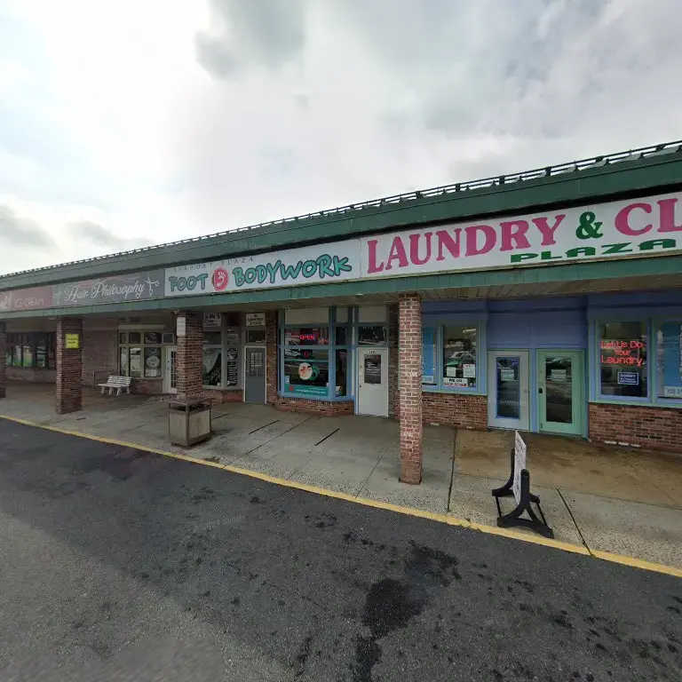 Plaza Laundromat and Cleaners - Image 14