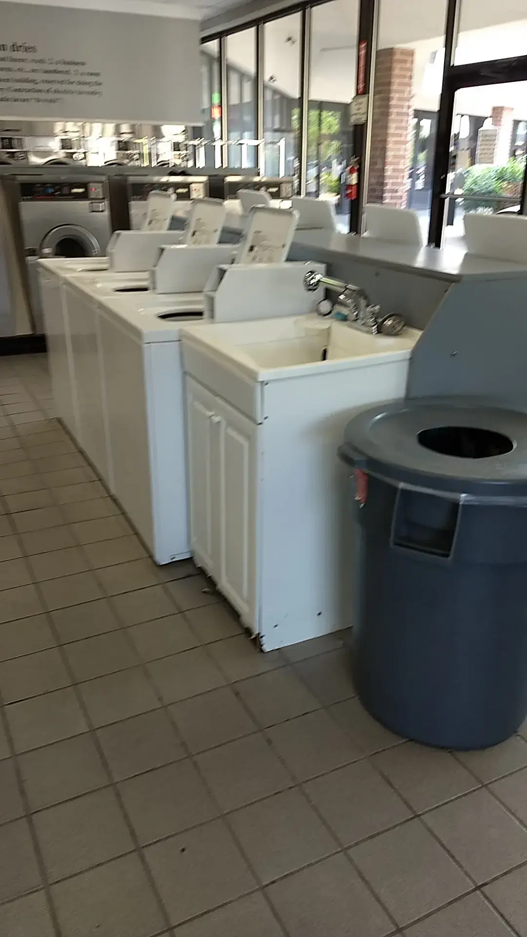 Plaza Laundromat & Dry Cleaners - Image 9