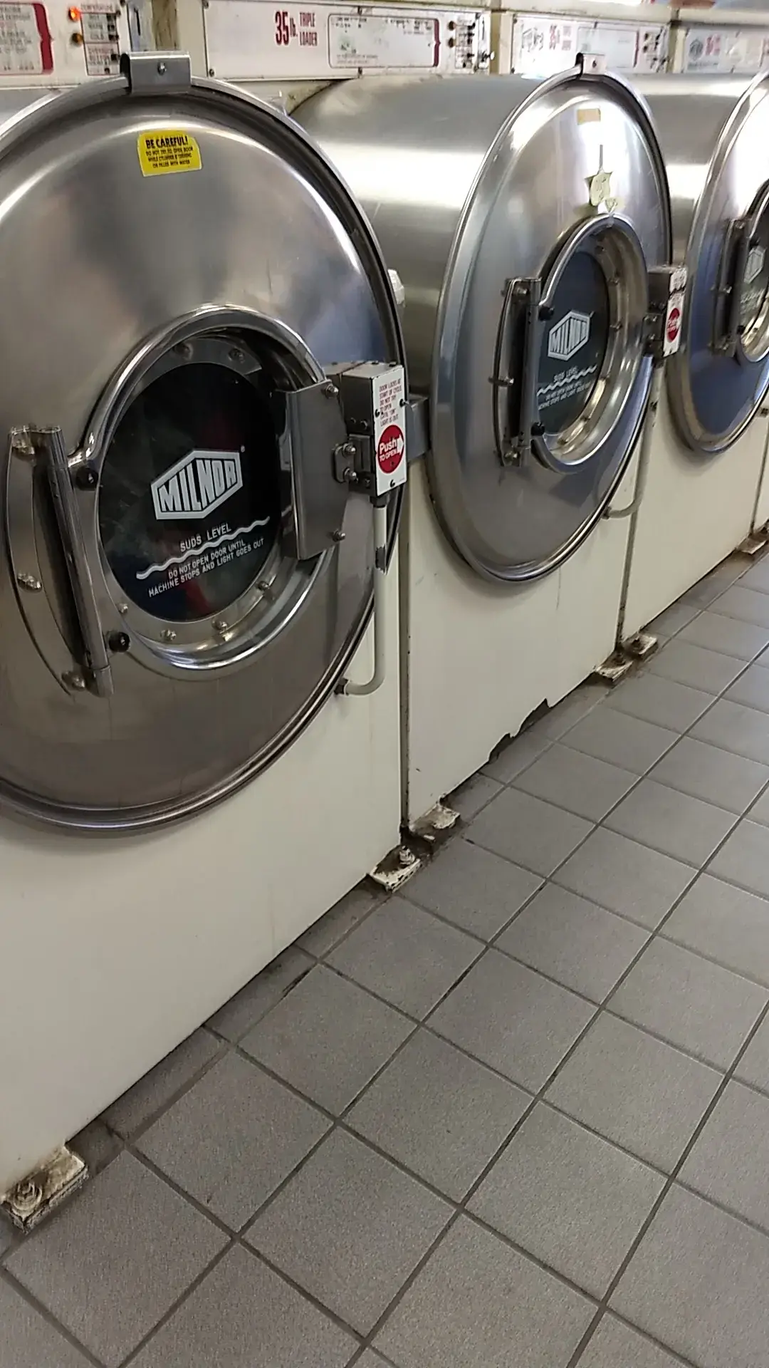Plaza Laundromat & Dry Cleaners - Image 10