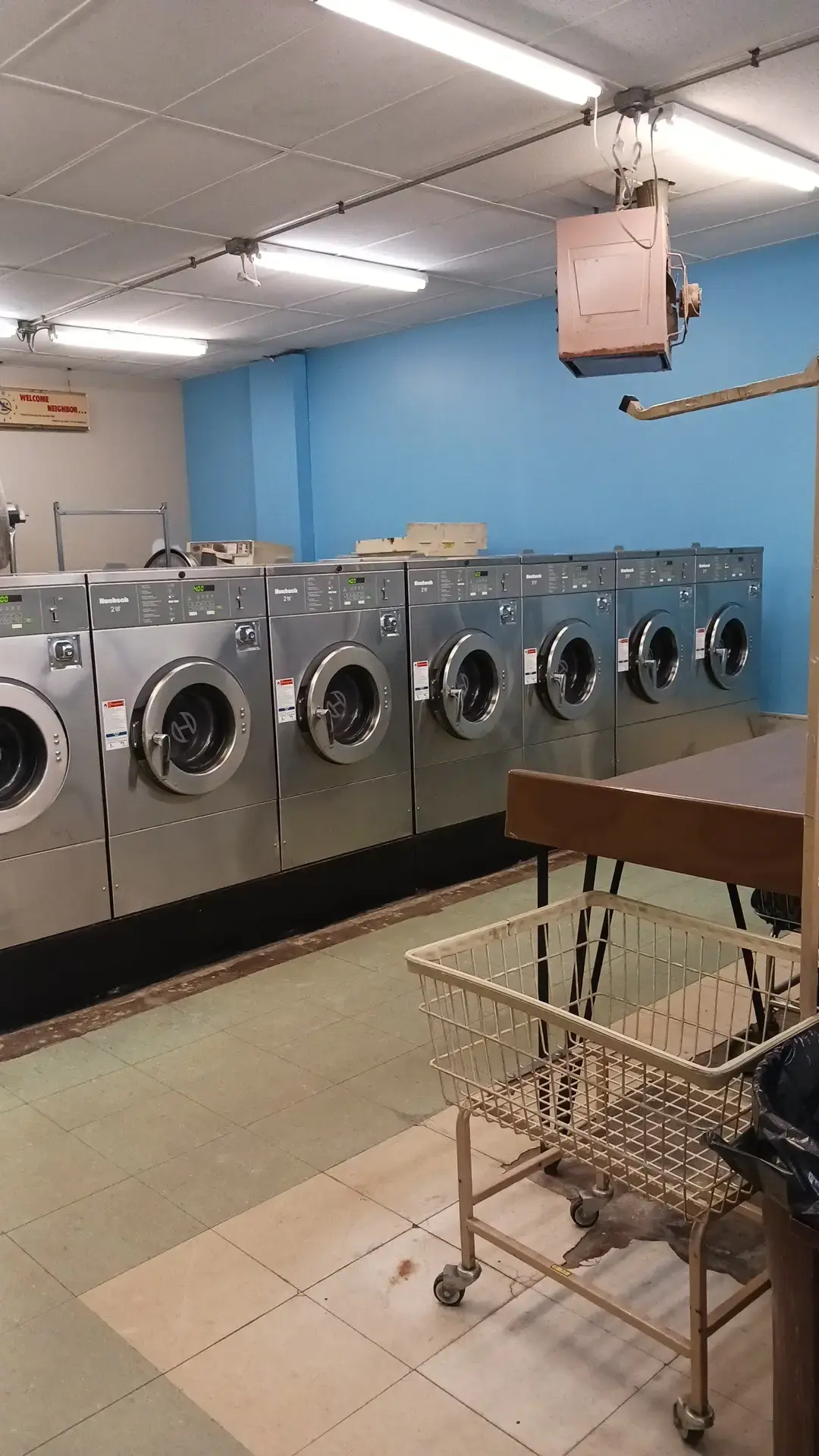 Plaza Laundromat - Image 5