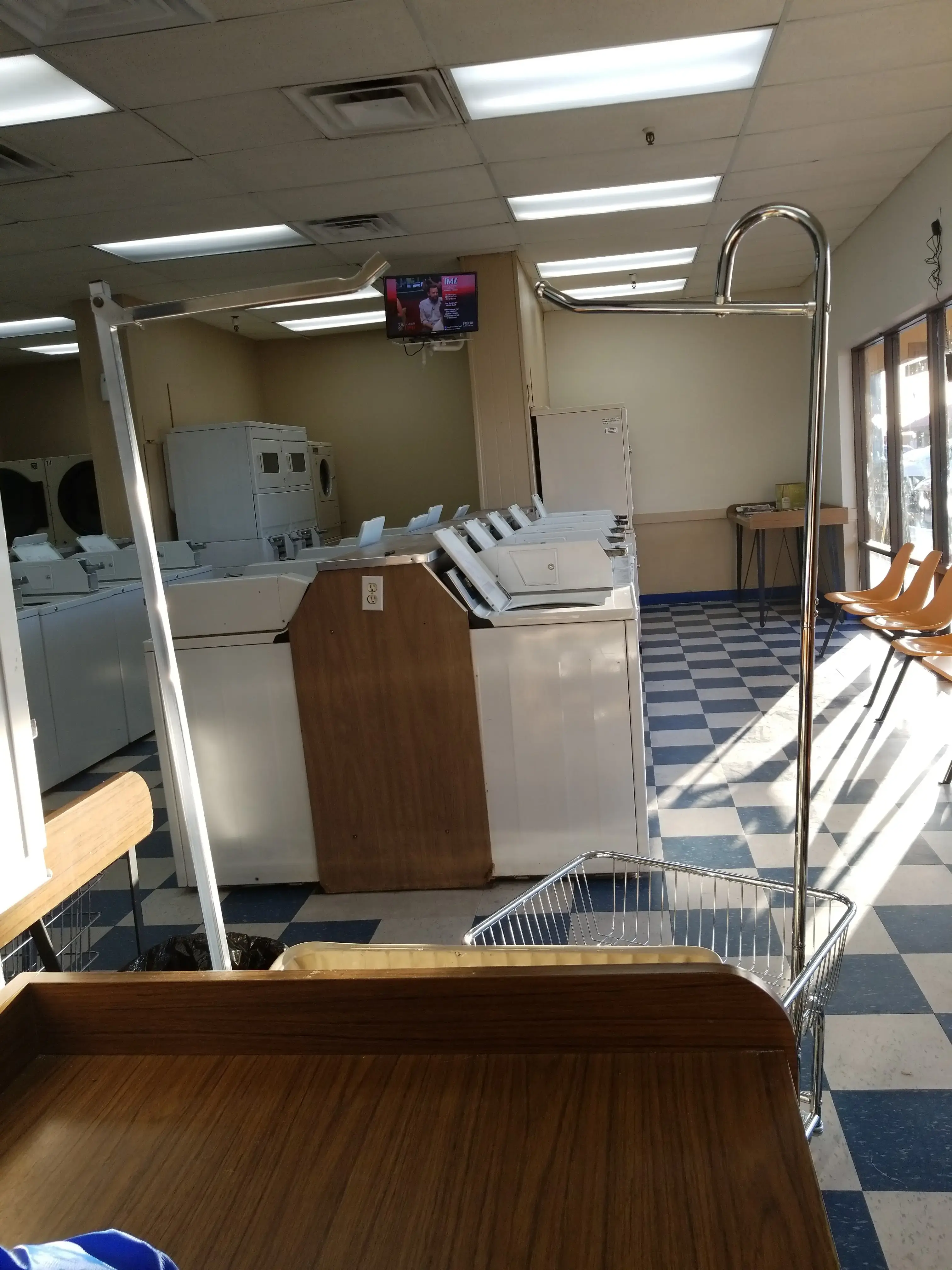 Plaza Laundromat thumbnail 17