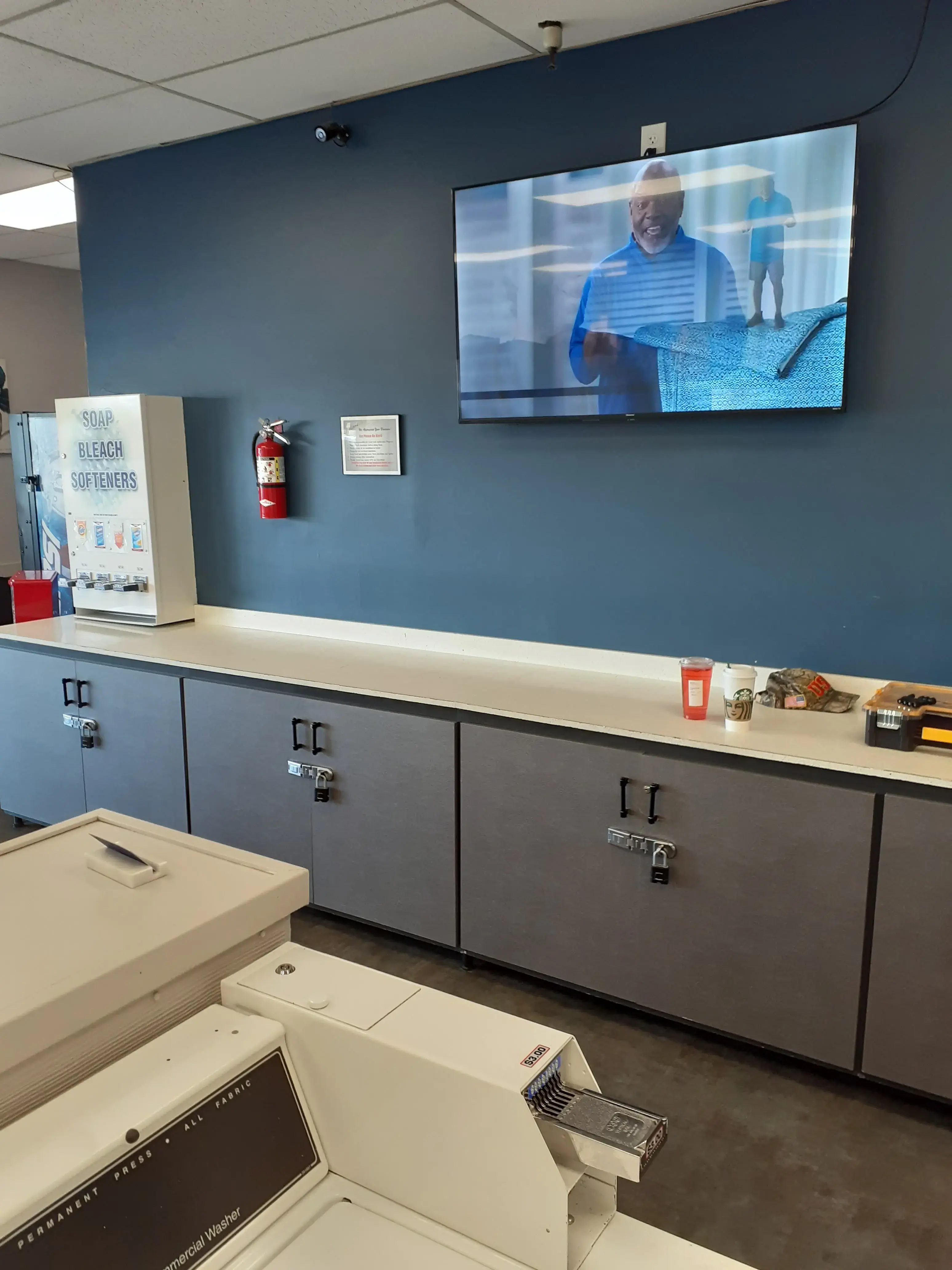 Plaza Laundromat - Image 8