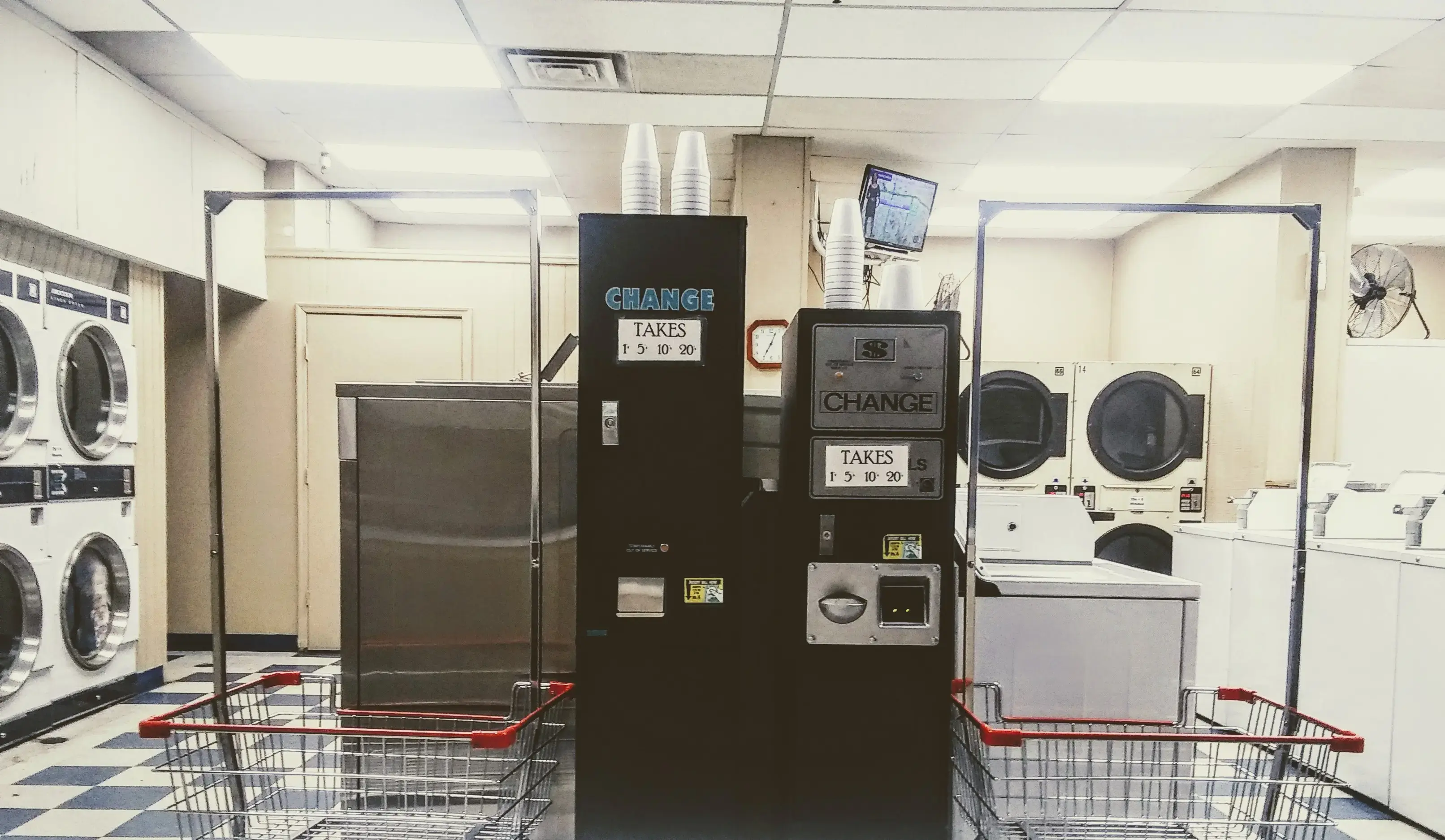 Plaza Laundromat thumbnail 14