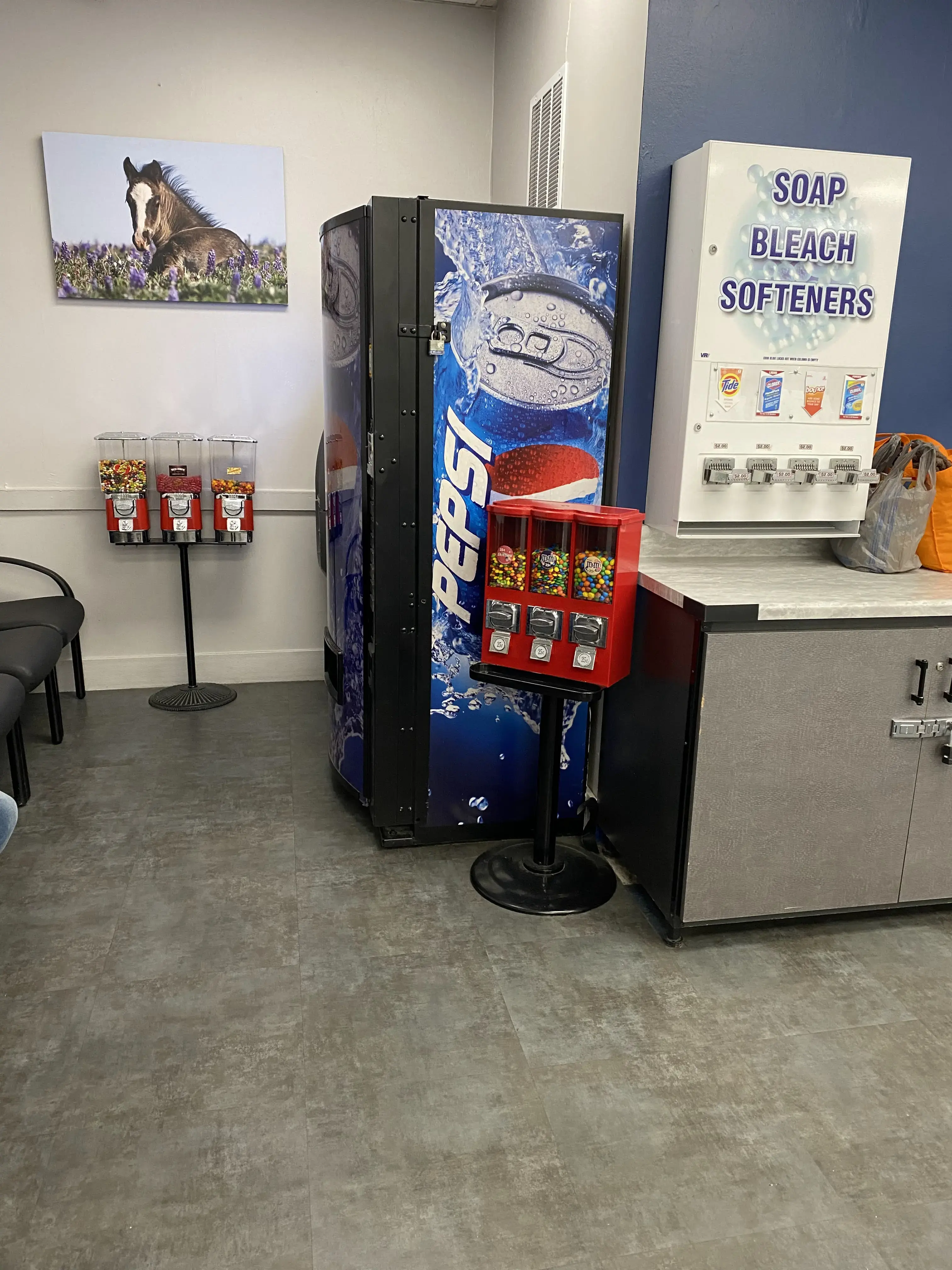 Plaza Laundromat - Image 4