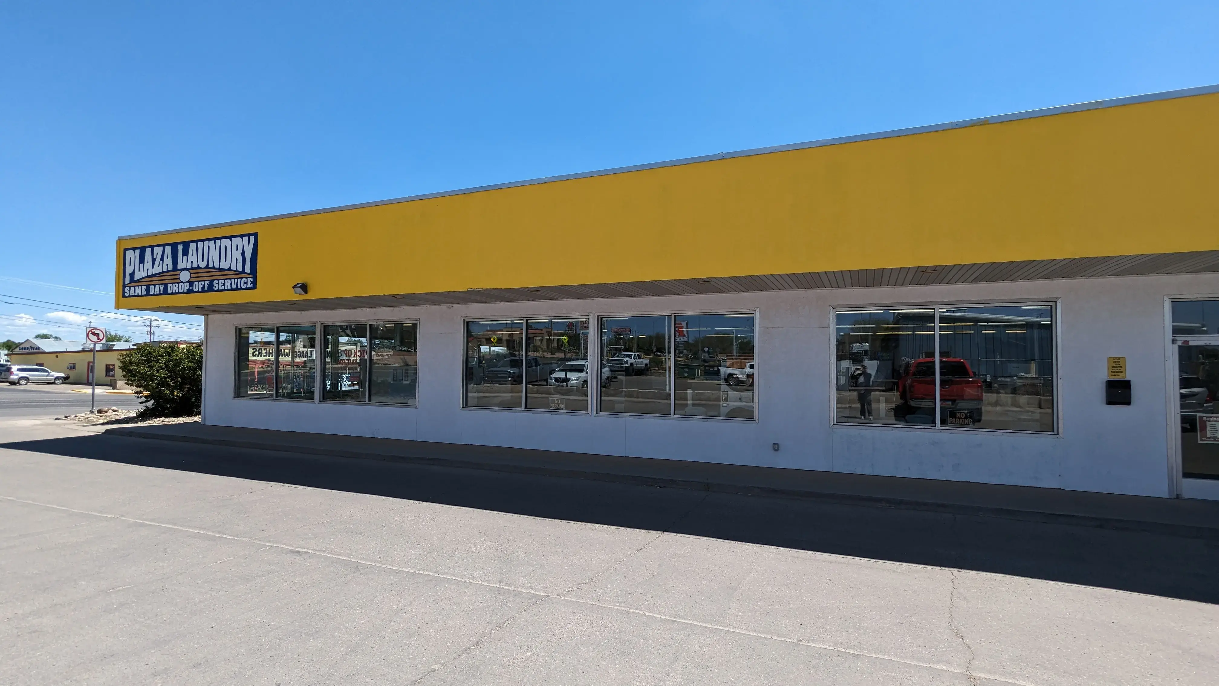 Plaza Laundry Inc thumbnail 2