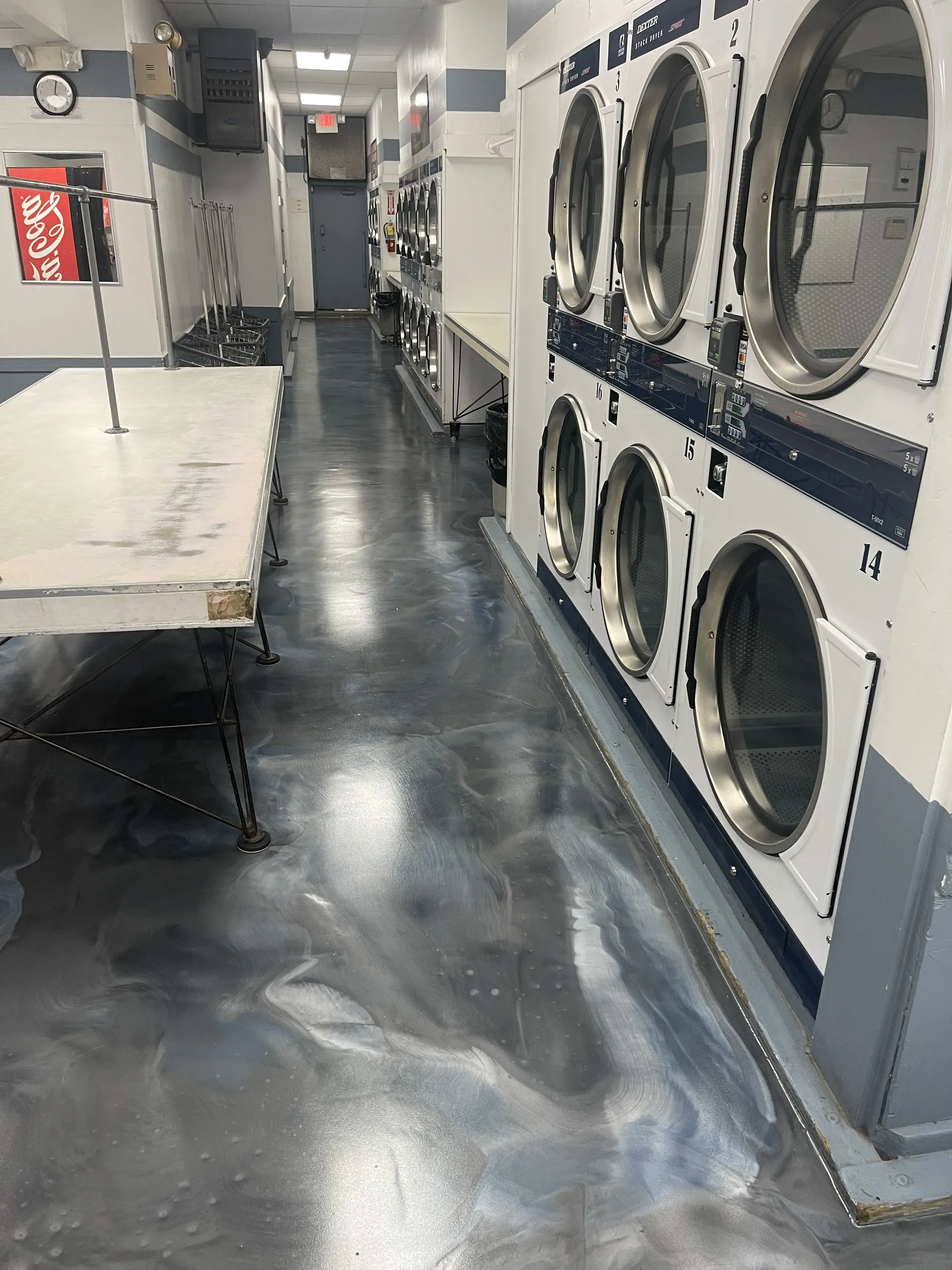 Plaza Laundry - Image 16