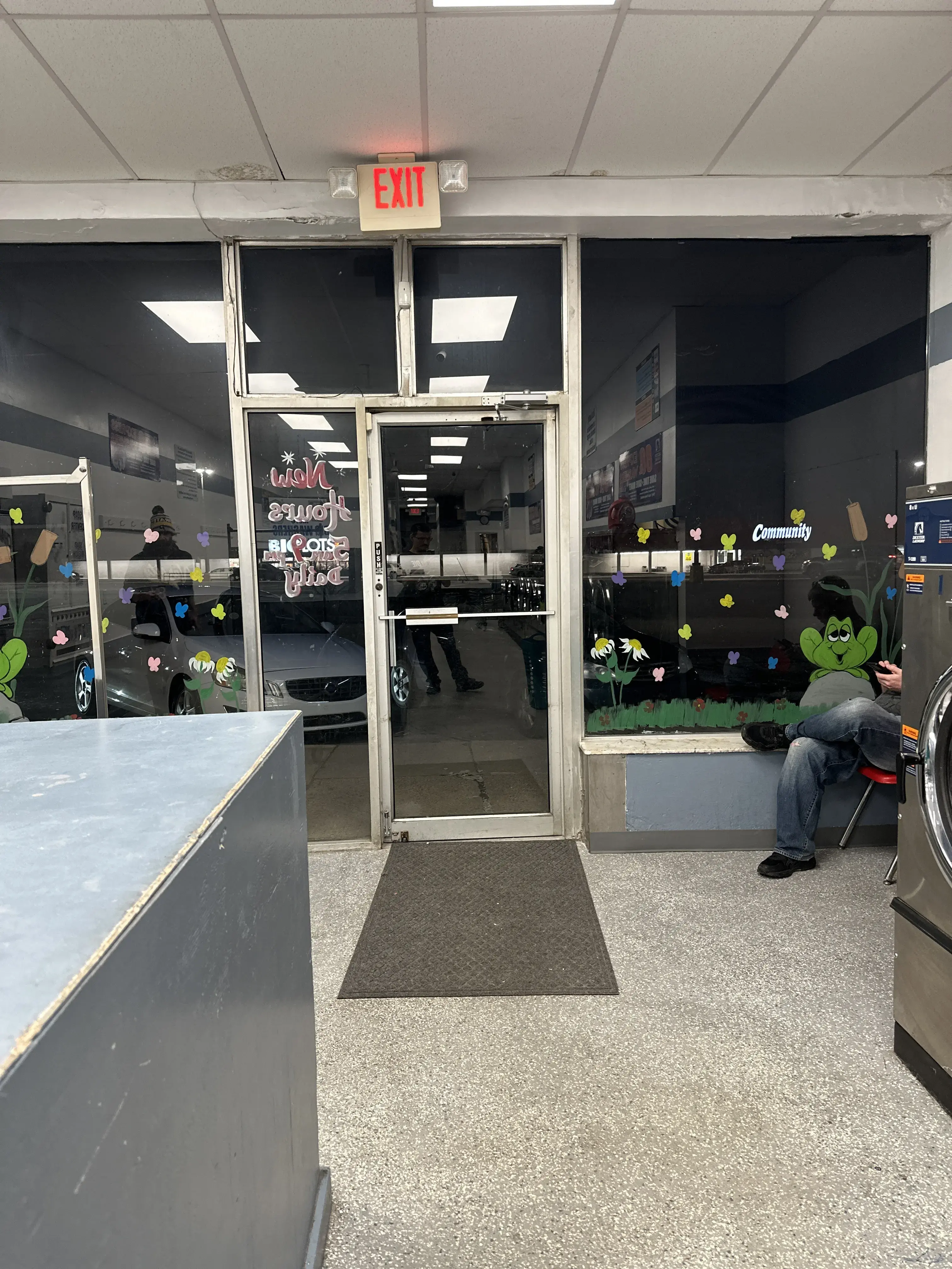 Plaza Laundry thumbnail 3