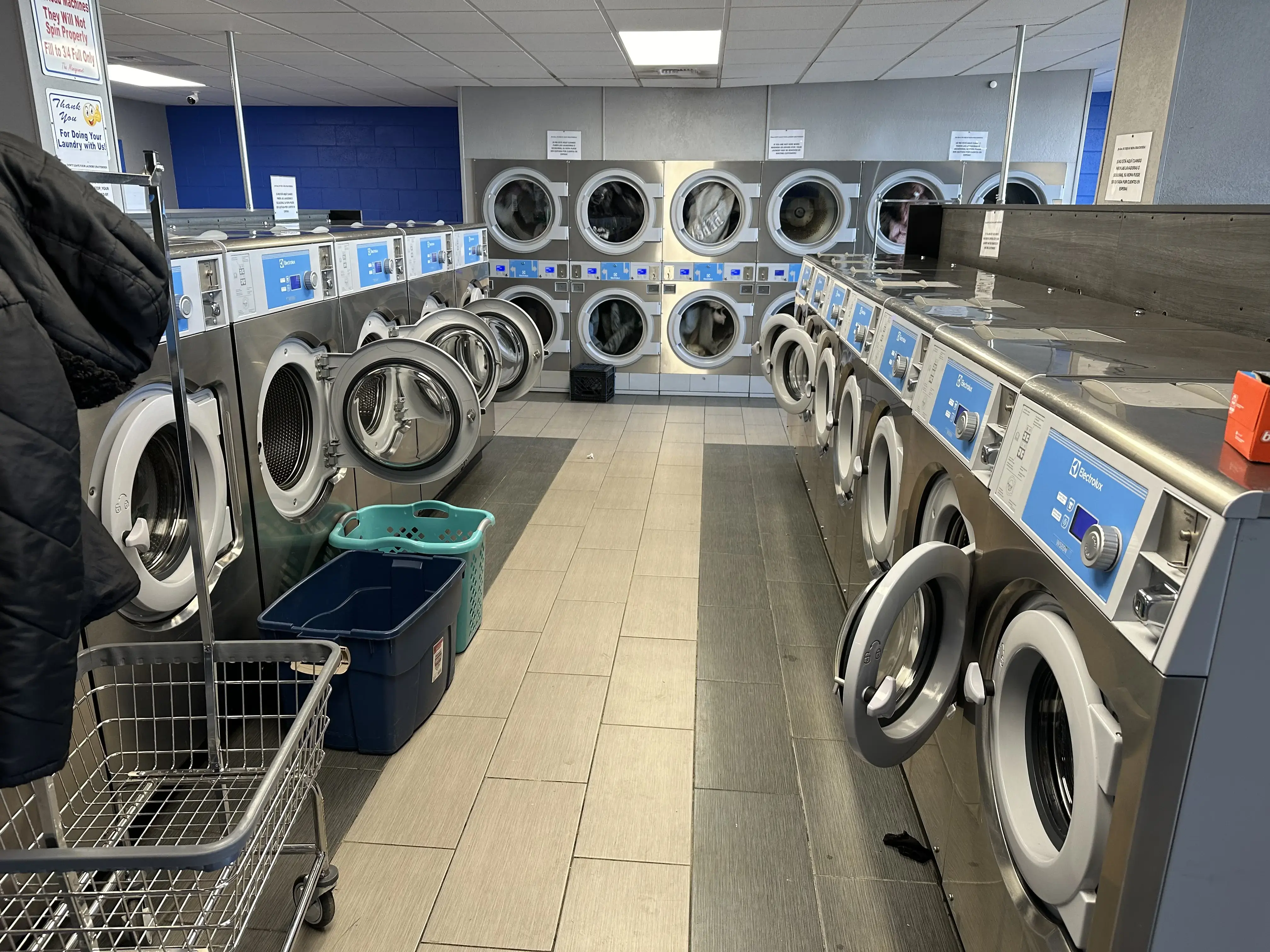 Plaza Laundry thumbnail 3