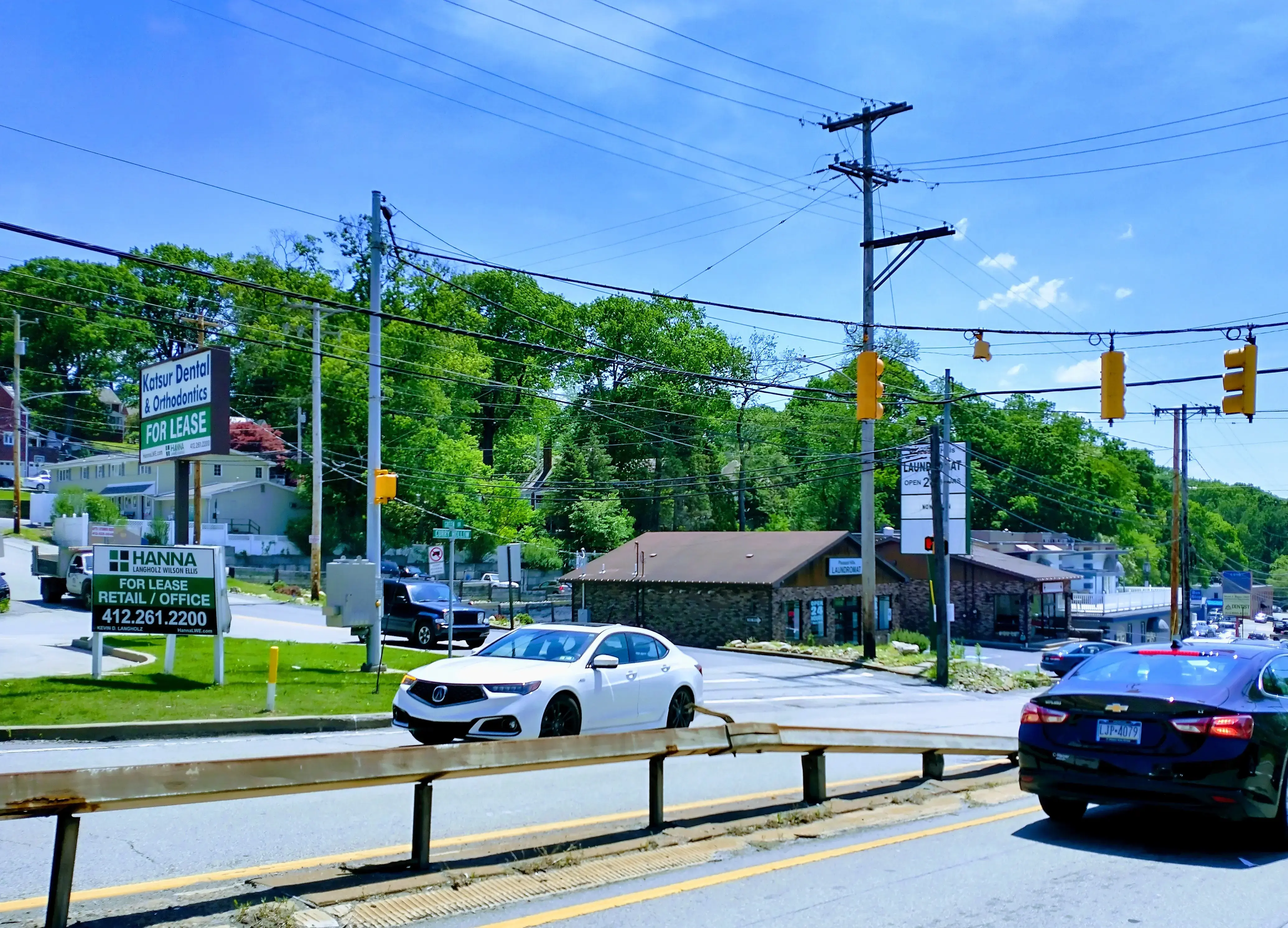 Pleasant Hills Laundromat - Image 12