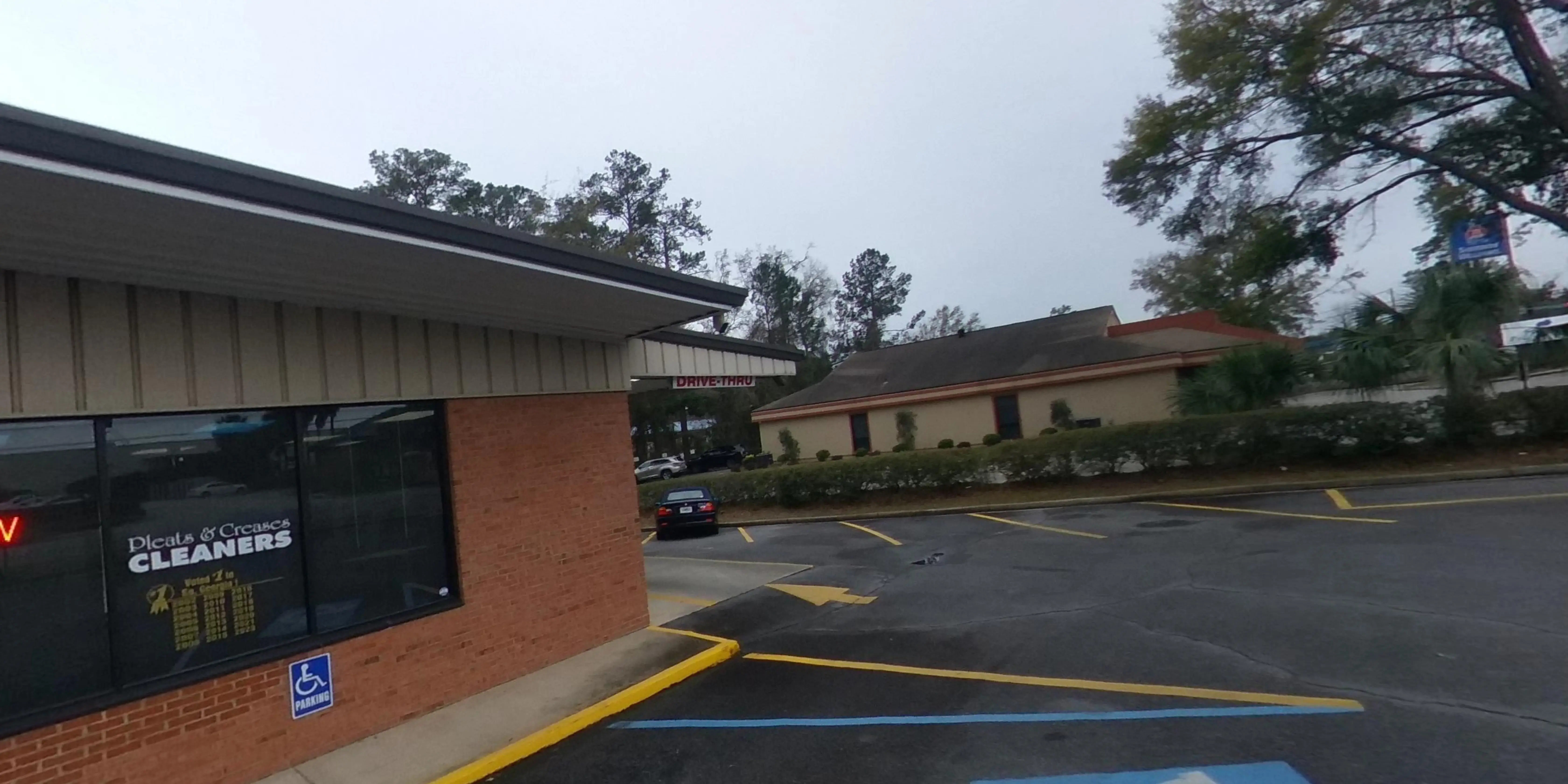 Pleats and Creases Dry Cleaners and Laundry thumbnail 1