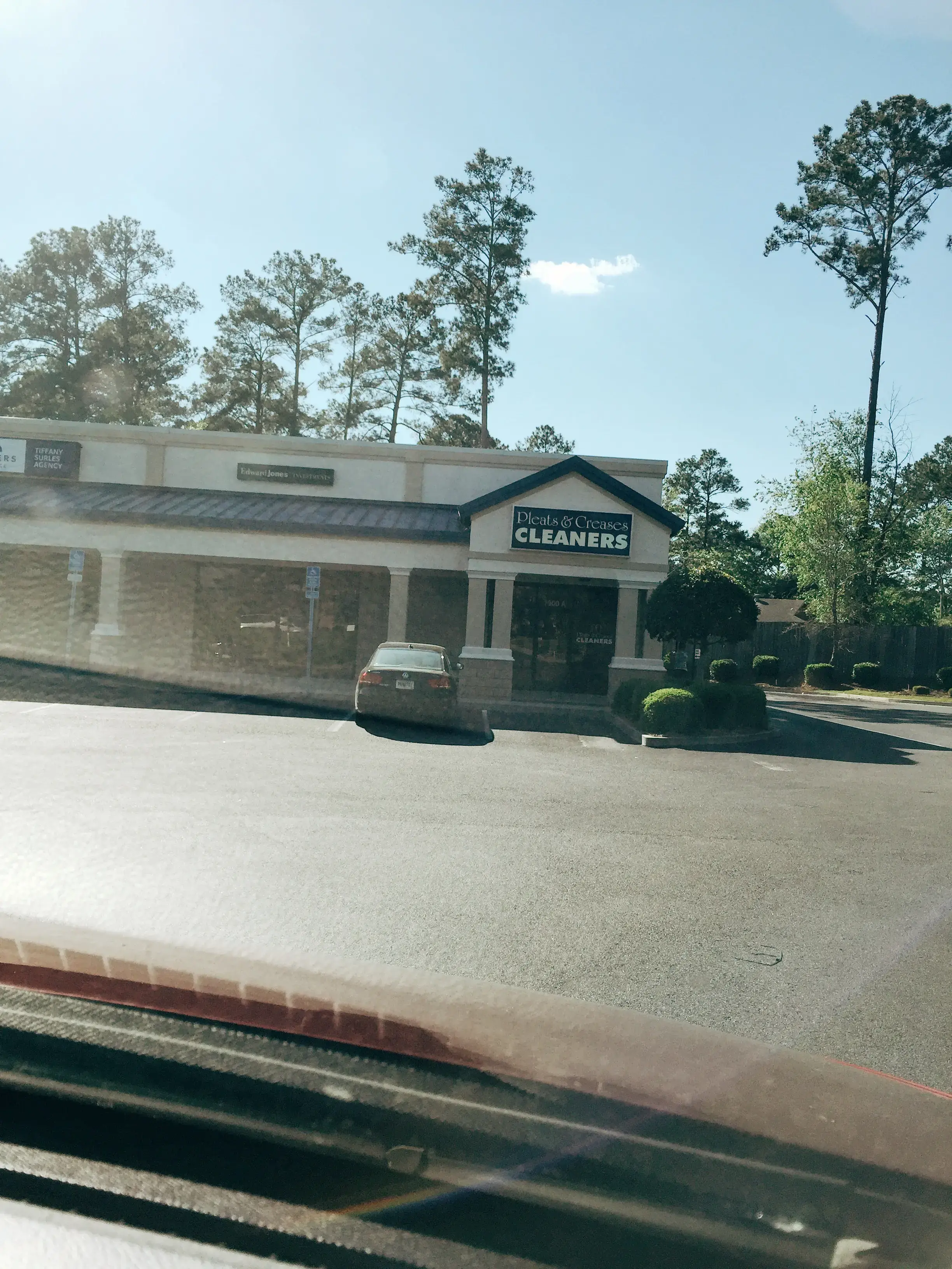 Pleats and Creases Dry Cleaners and Laundry thumbnail 4