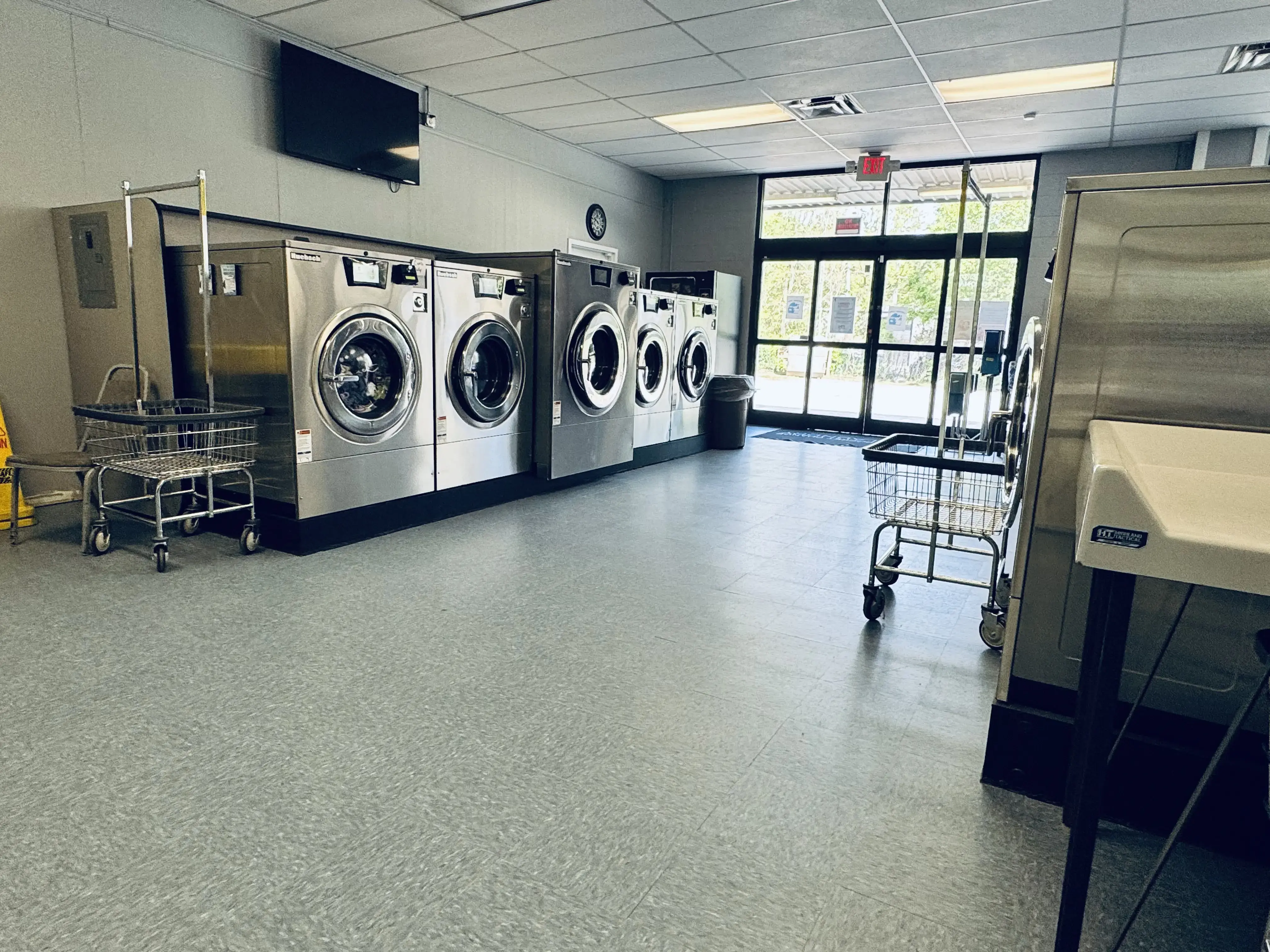 Pocket Change Laundry - Image 18