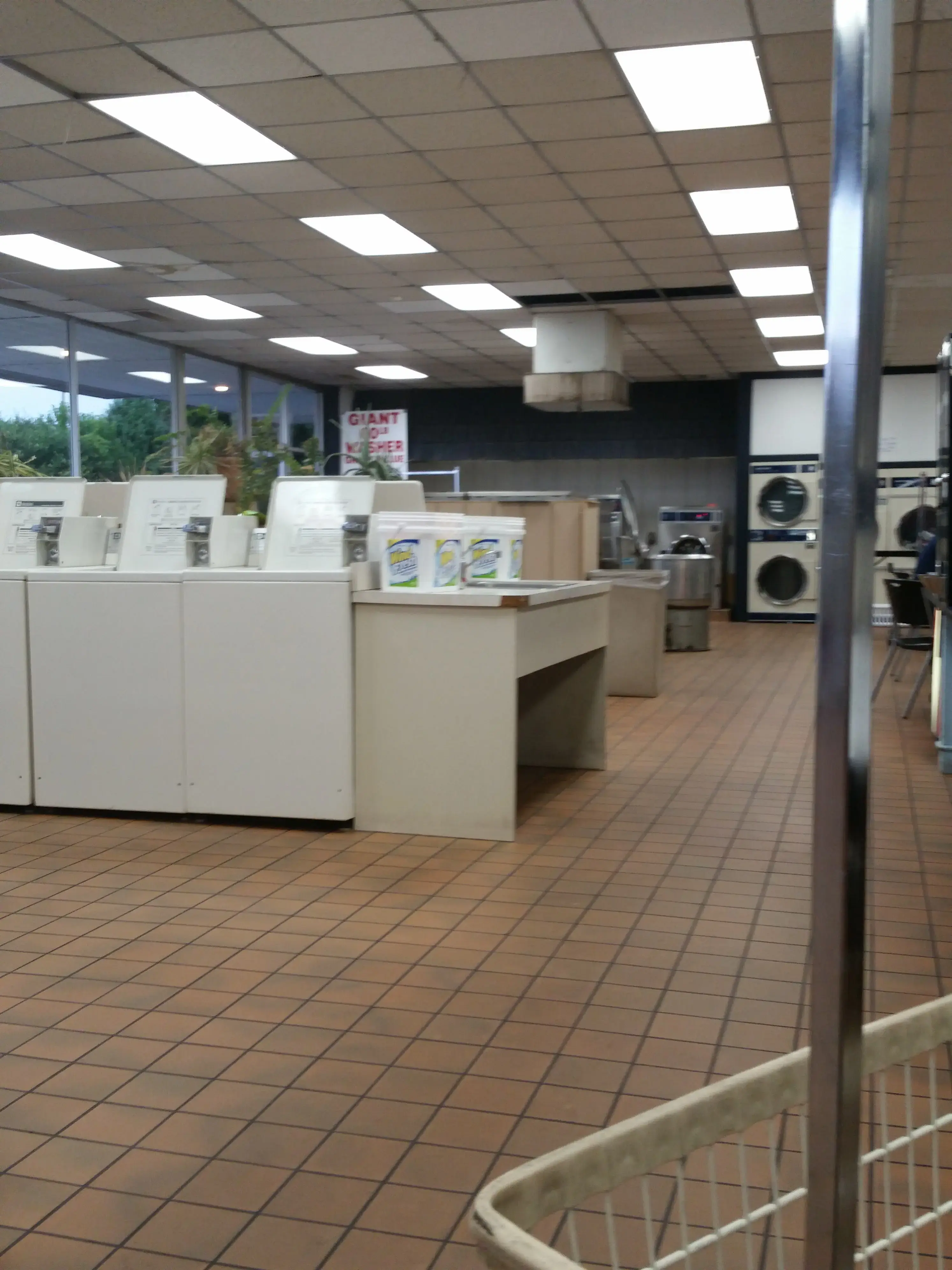 Point Laundromat & Cleaners thumbnail 18