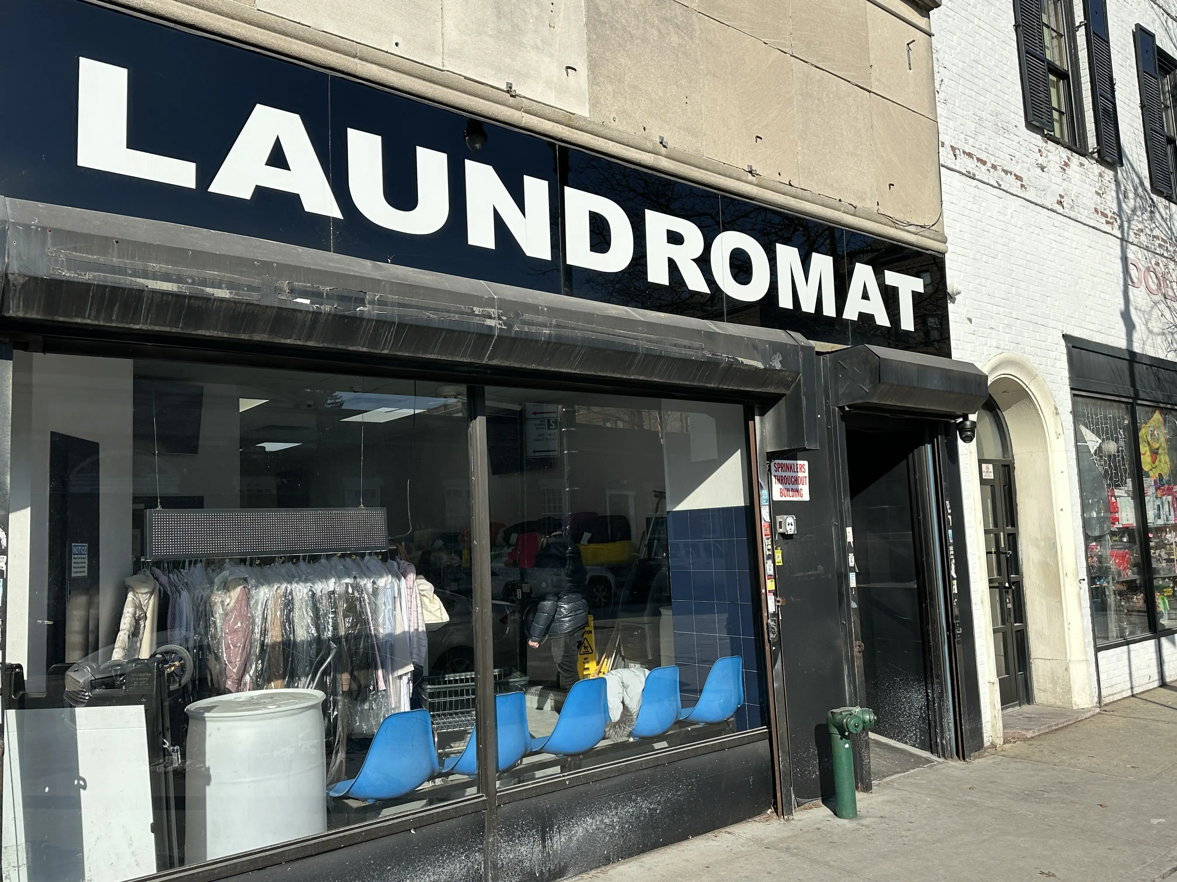 Polanco Laundromat thumbnail 9