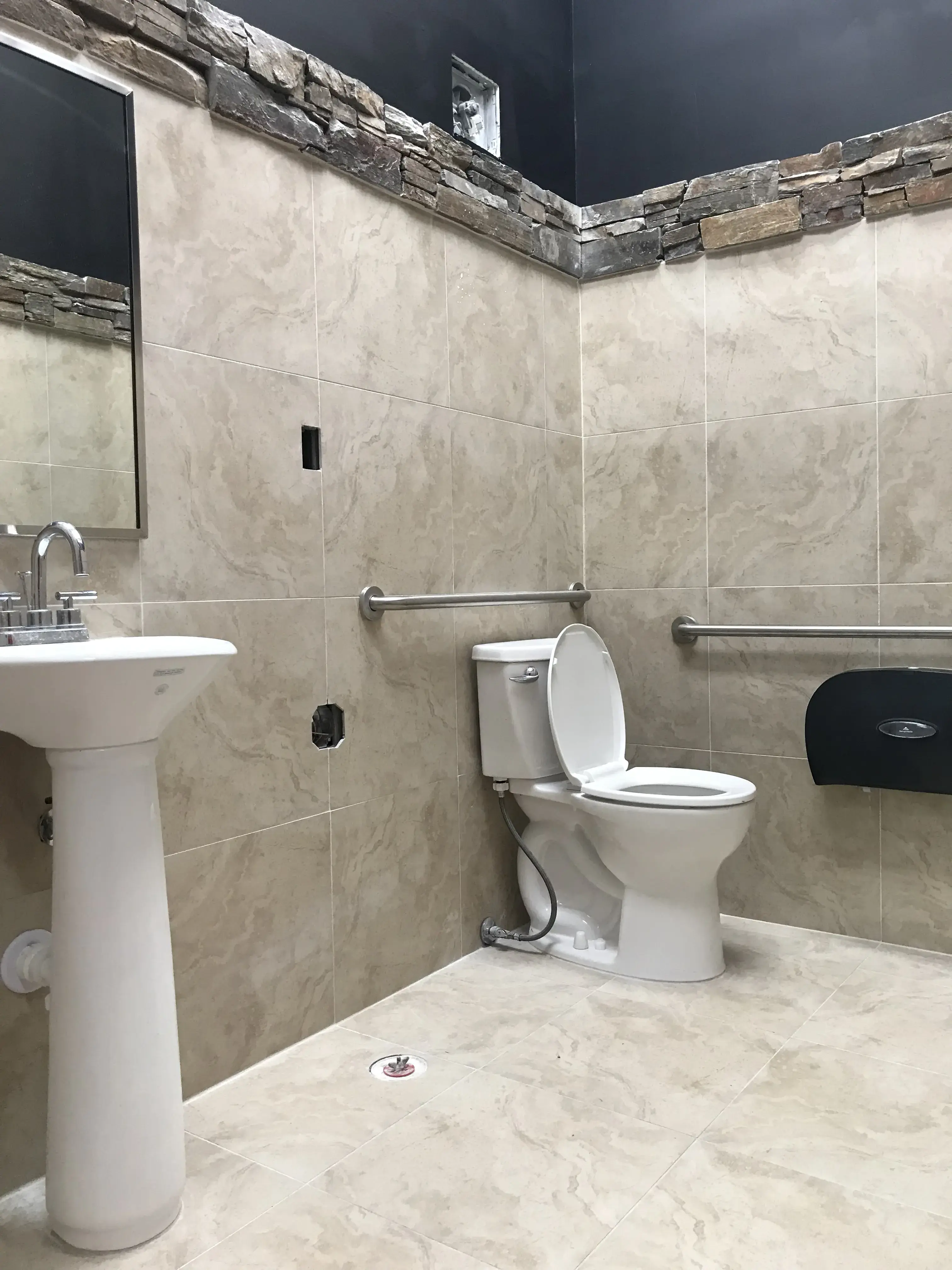 Polo Grounds Coin Laundry - Image 10