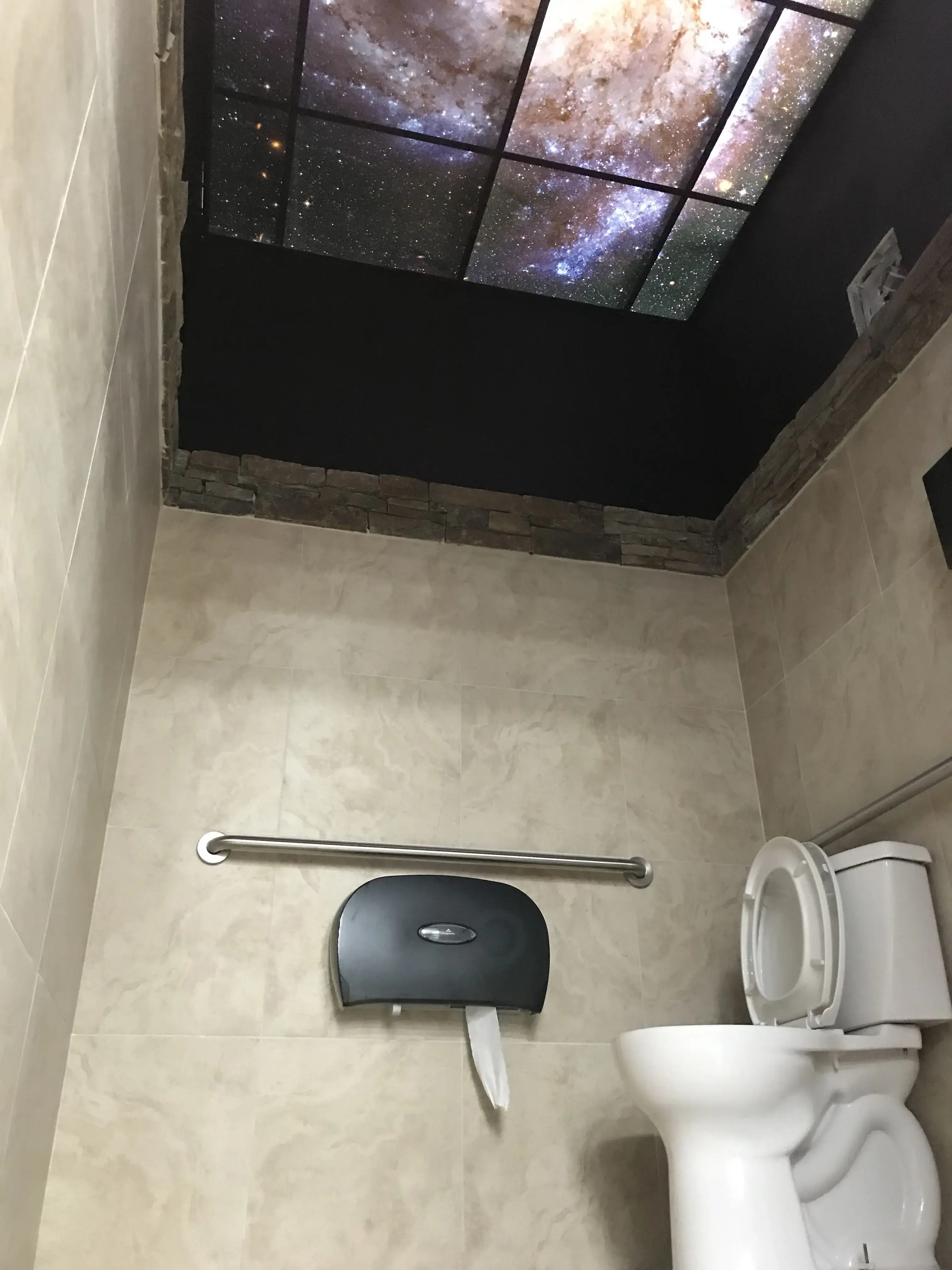 Polo Grounds Coin Laundry - Image 6