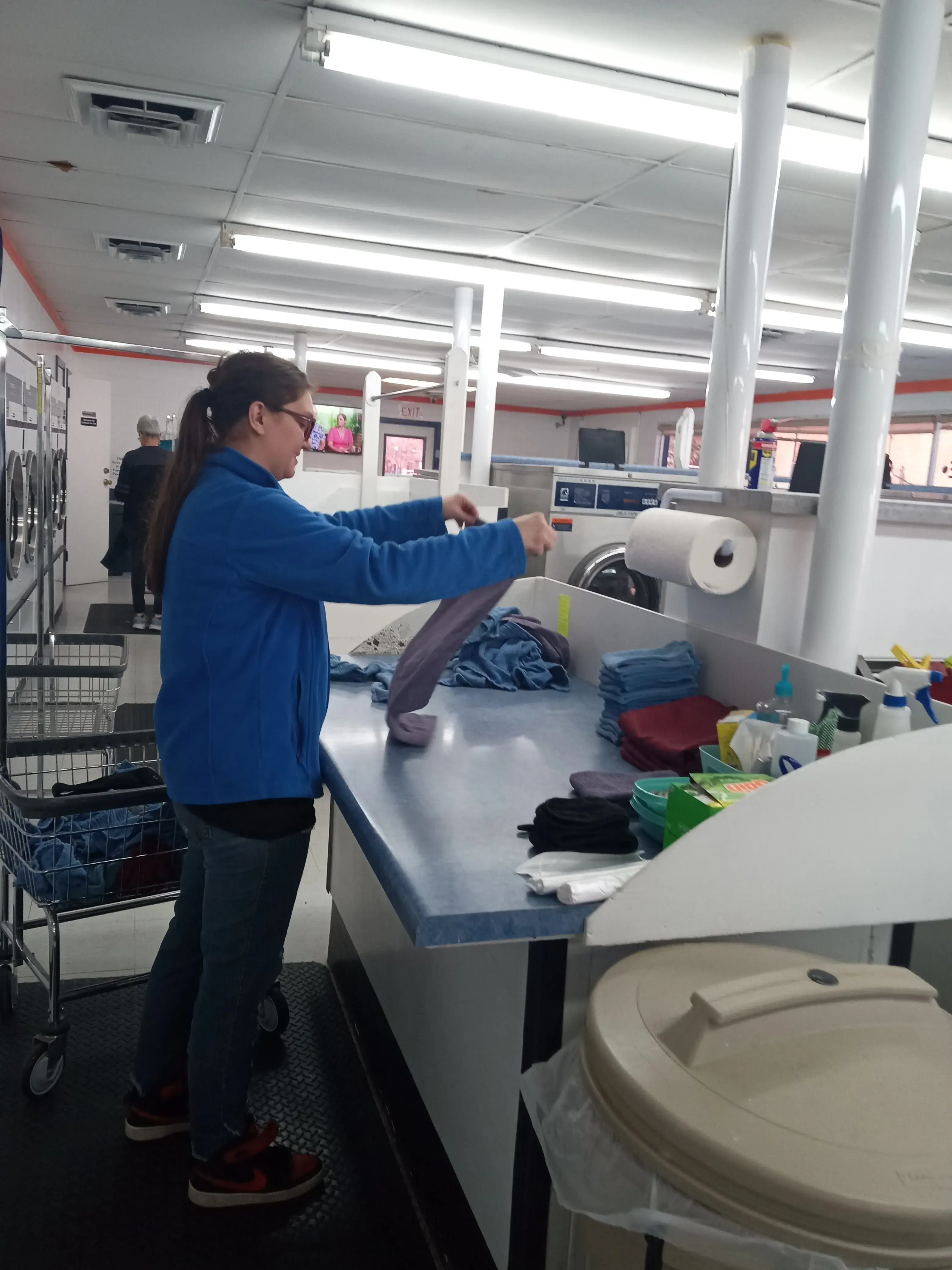 Poly Clean Full Service Laundromat thumbnail 7