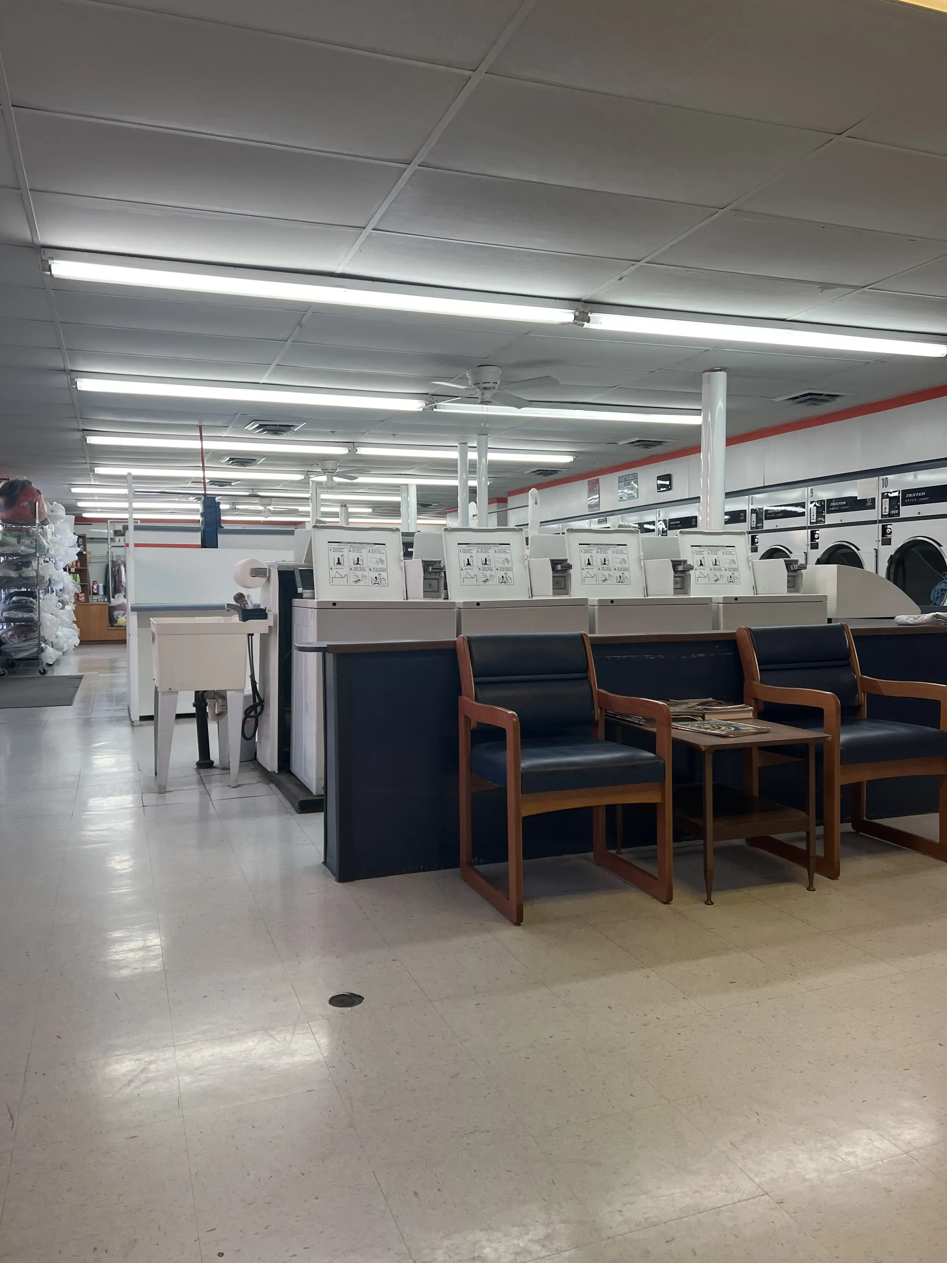 Poly Clean Full Service Laundromat - Image 4