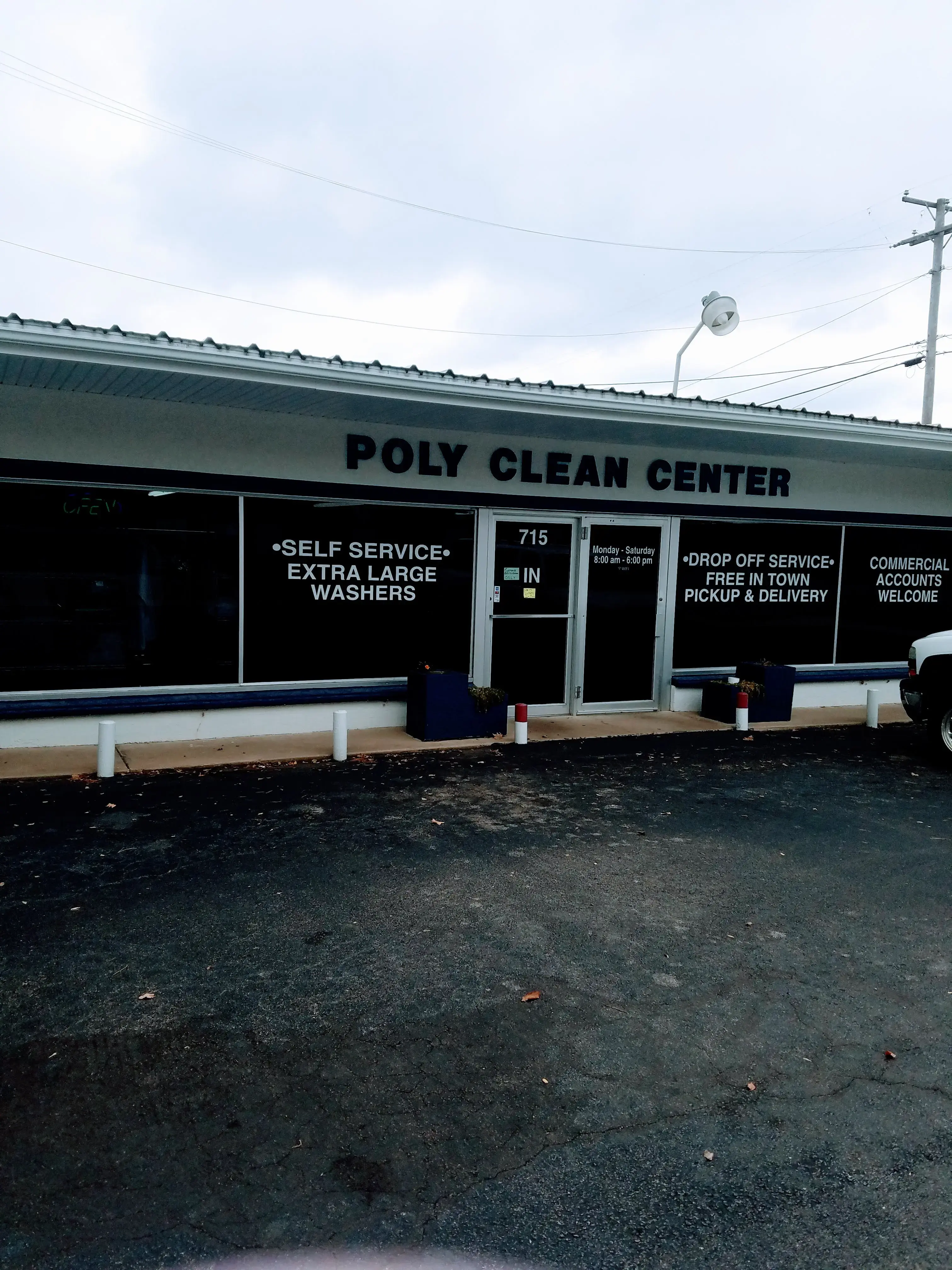 Poly Clean Full Service Laundromat thumbnail 3
