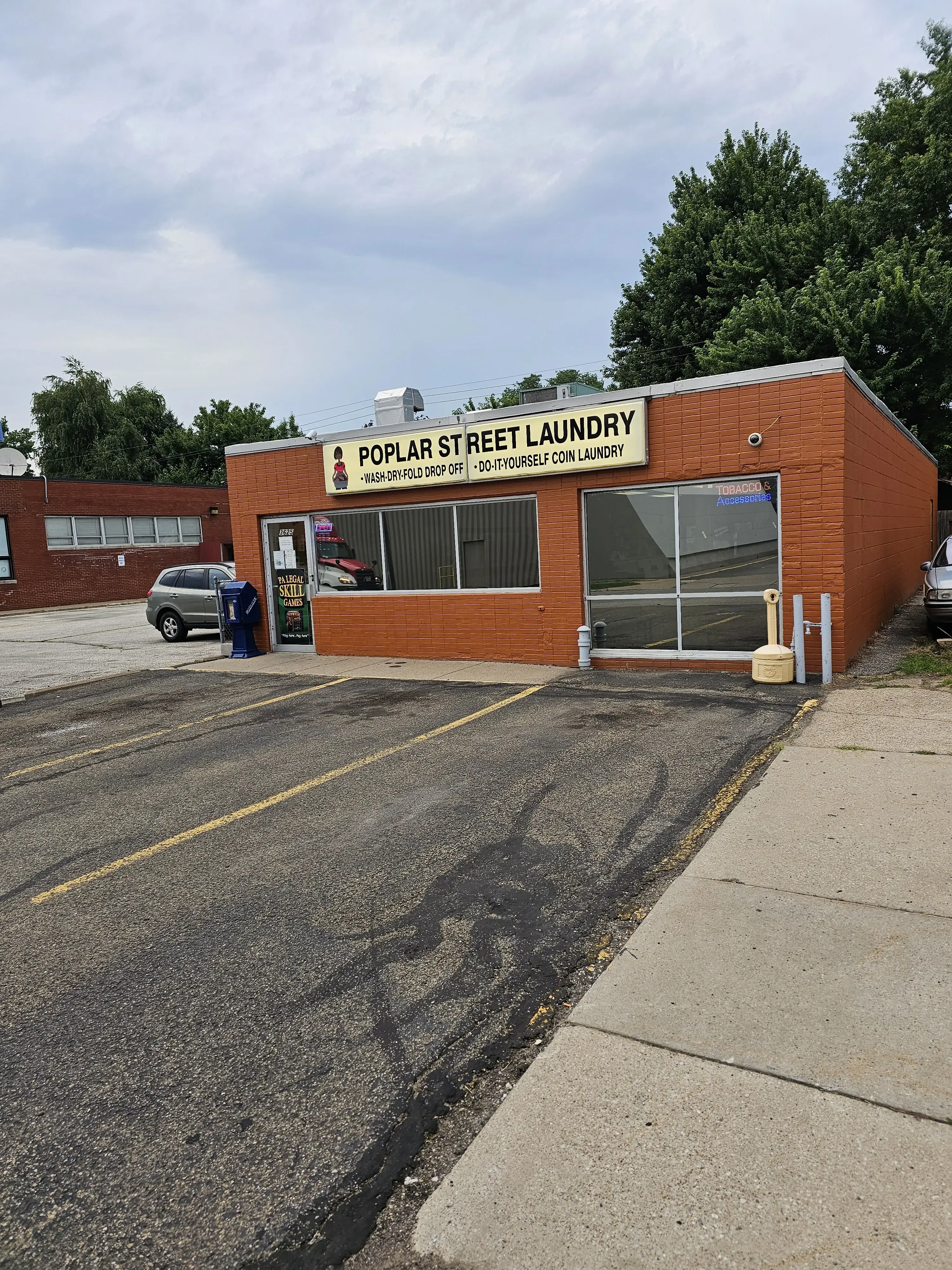 Poplar Street Laundry thumbnail 4