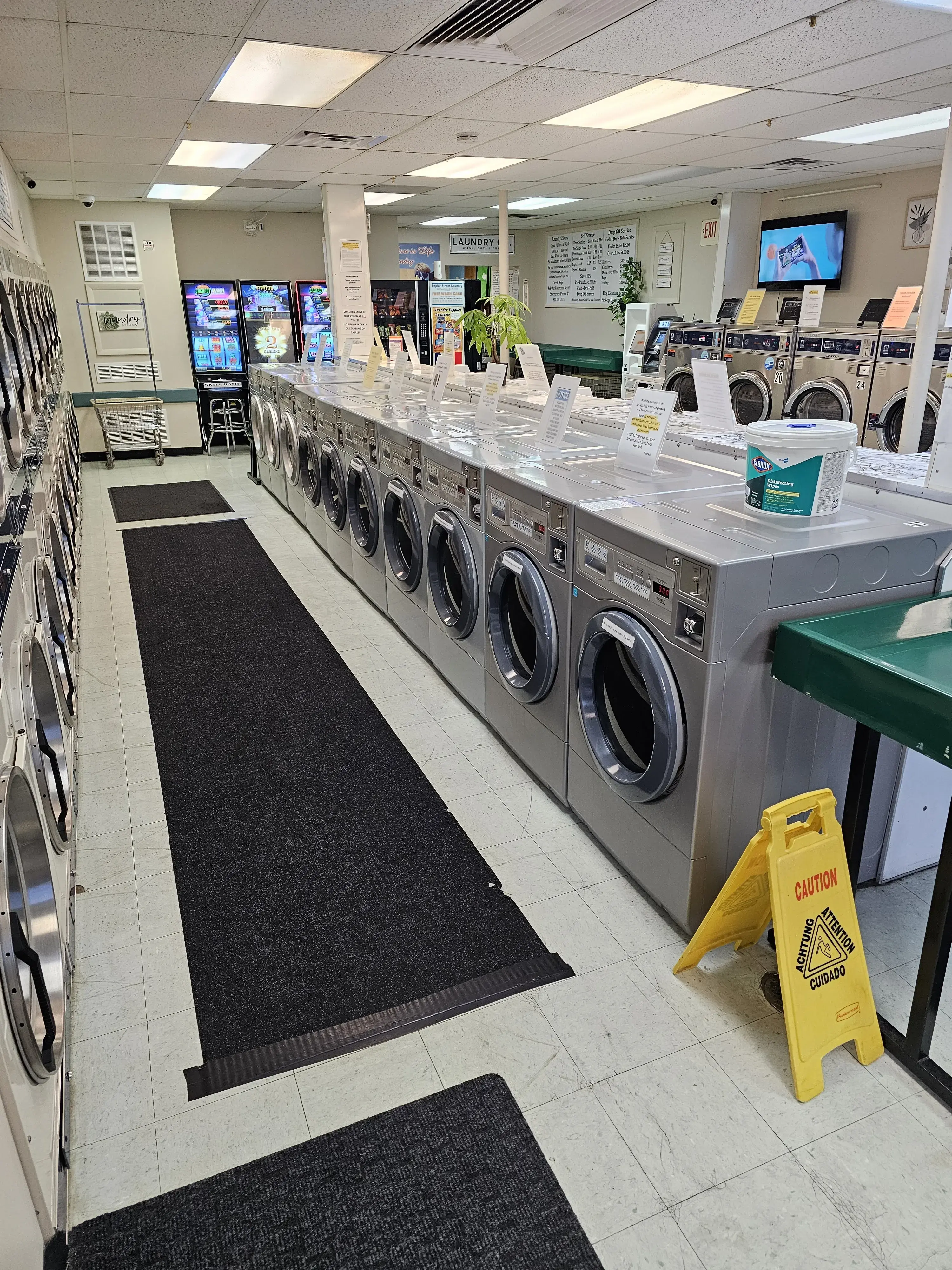 Poplar Street Laundry thumbnail 1
