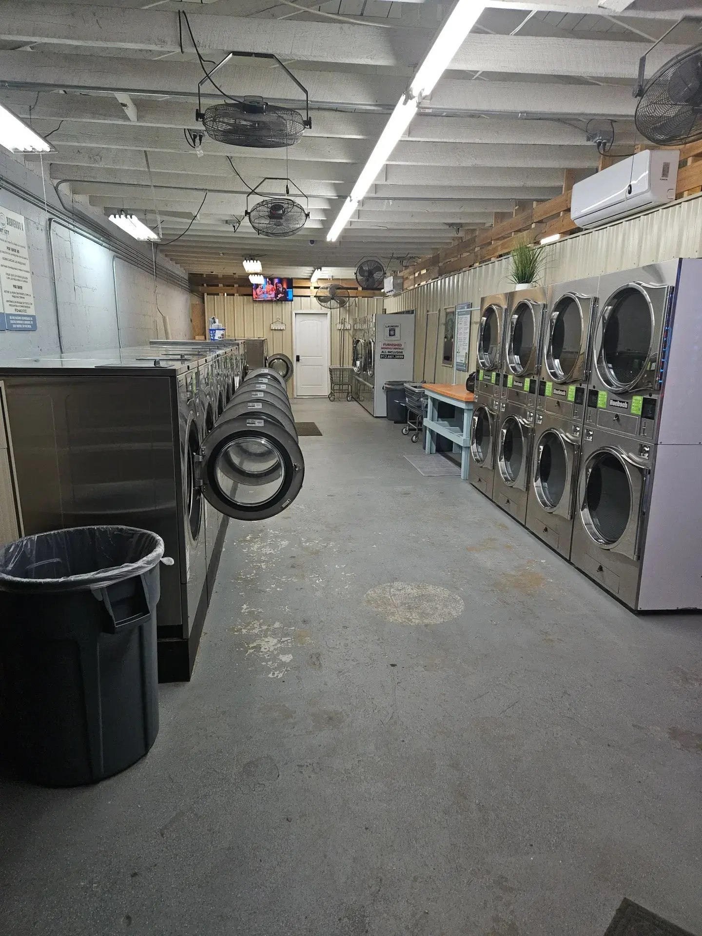 Port city laundry - Image 3