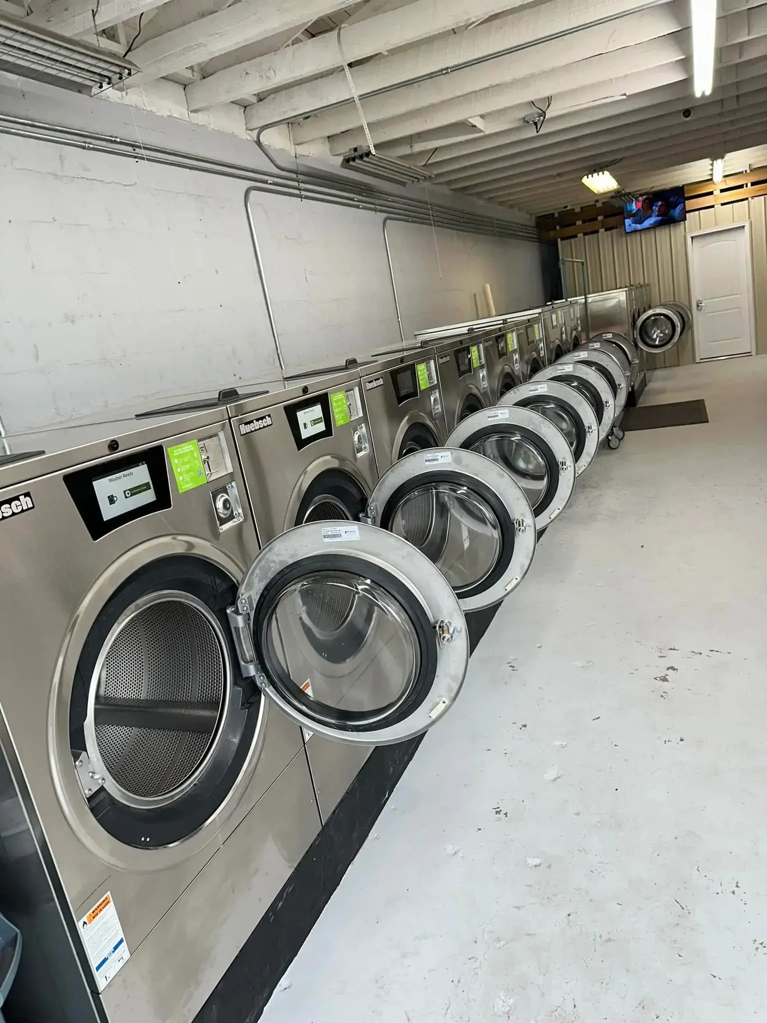 Port city laundry - Image 14