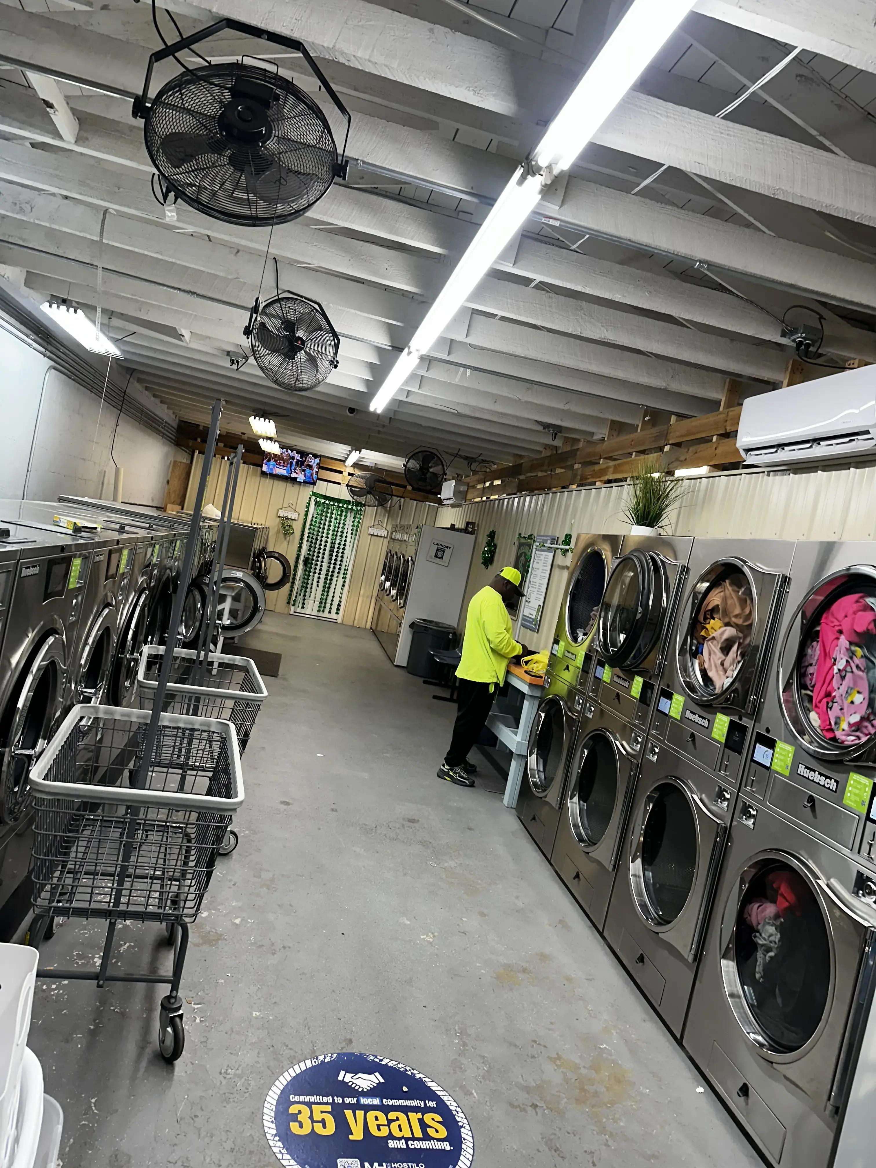 Port city laundry - Image 8