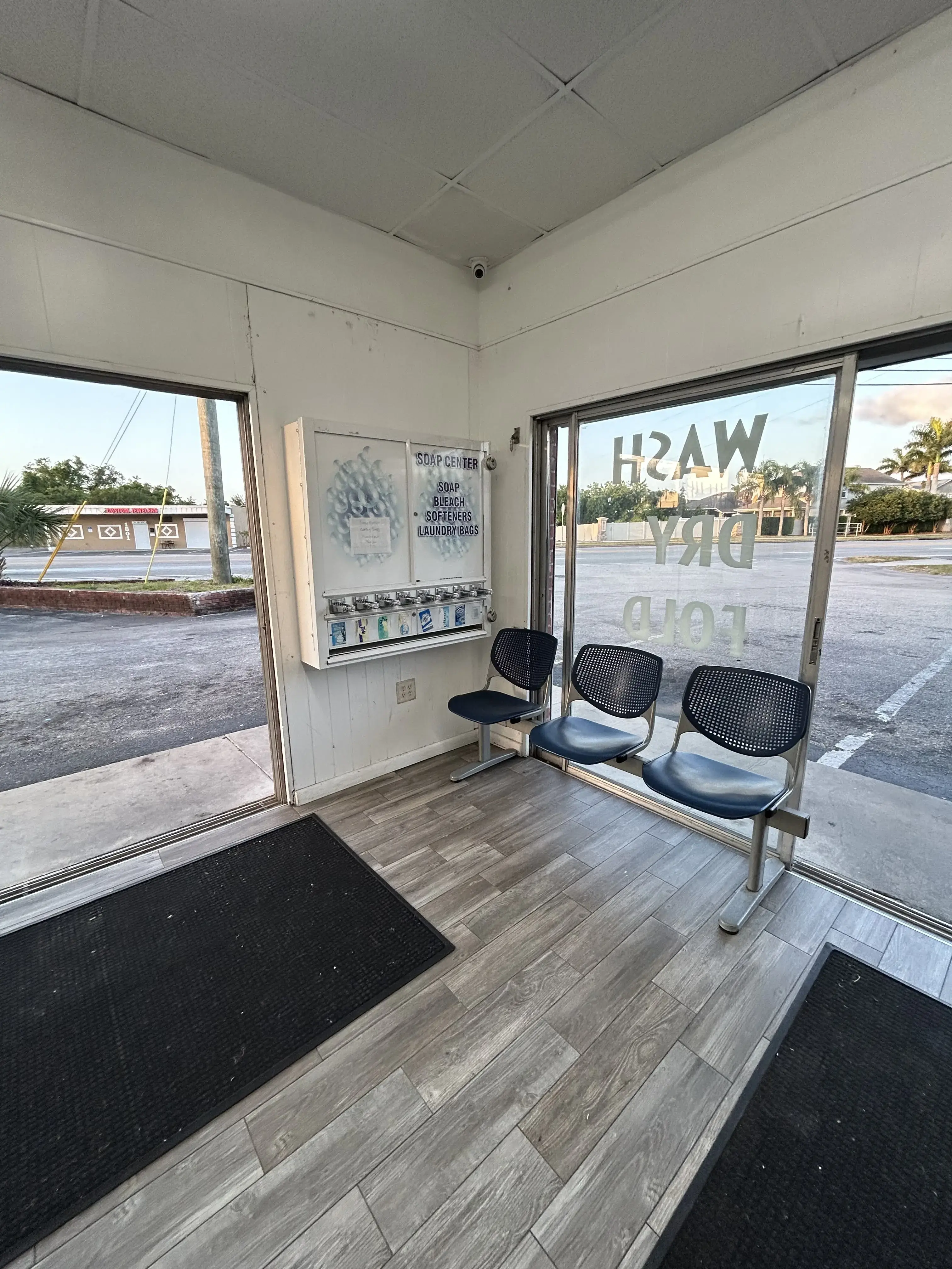 Post Road Laundromat of Melbourne Open 24 HOURS - Image 7