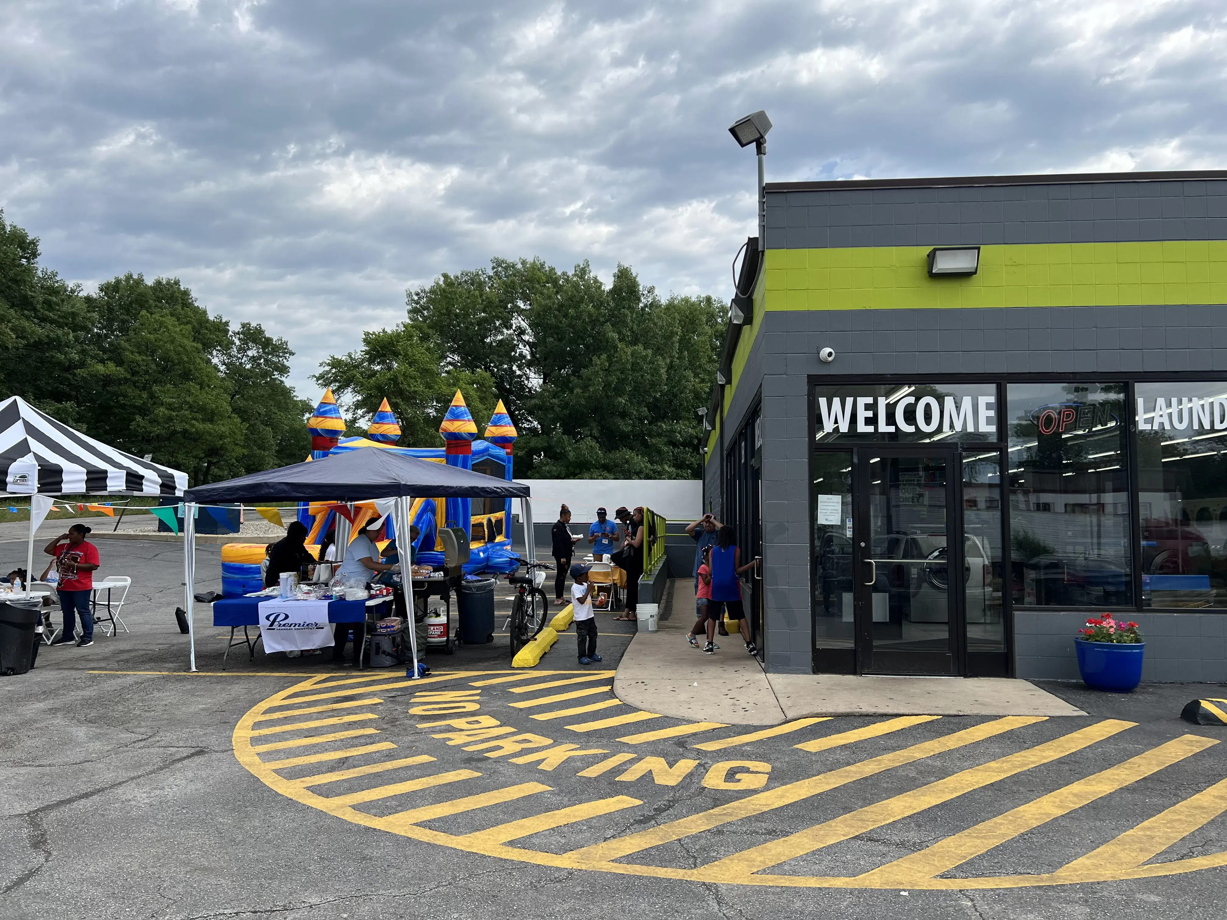 Premier Laundromat - Drop Off - Image 3