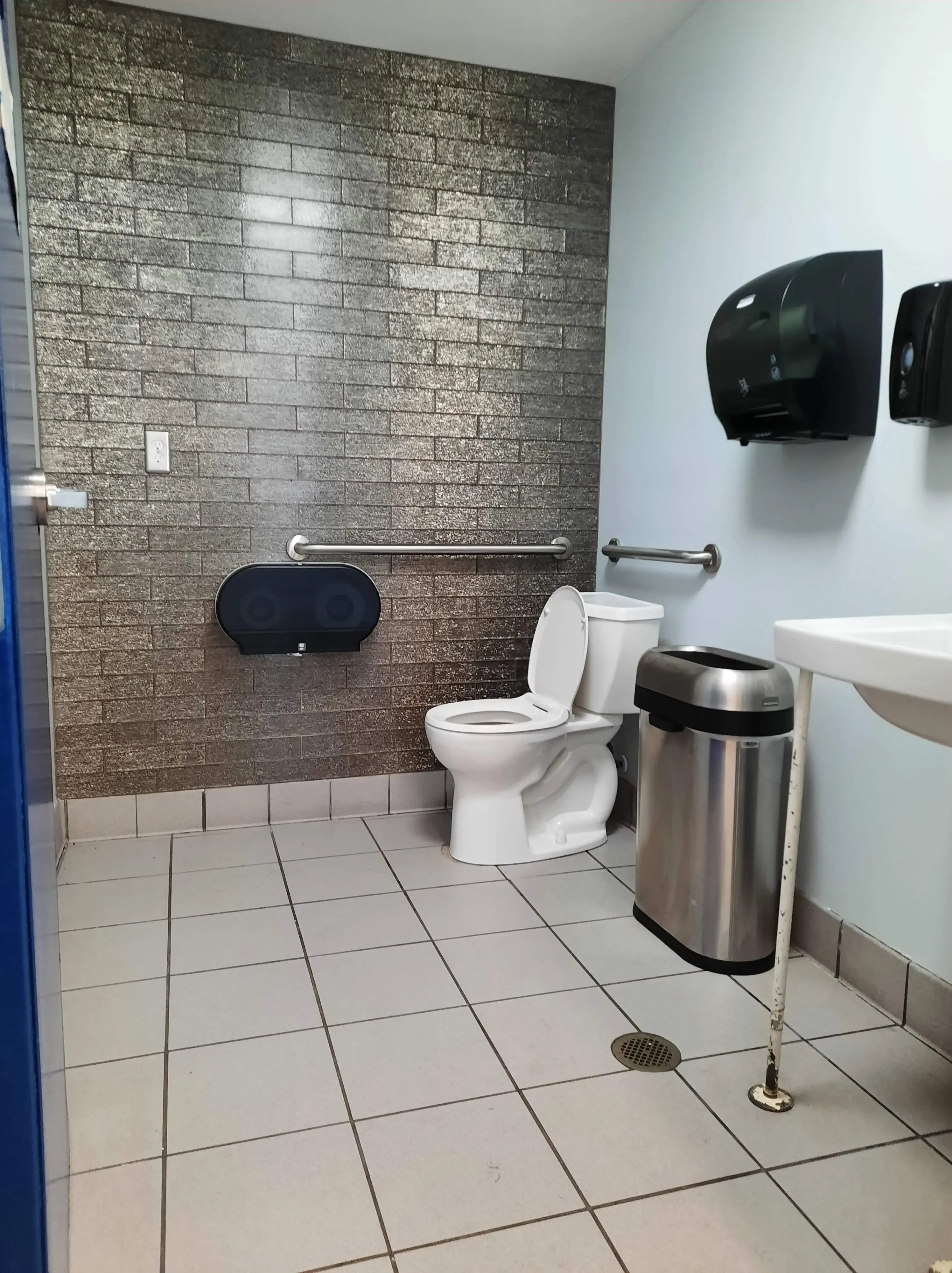 Premier Laundromat - Drop Off thumbnail 19