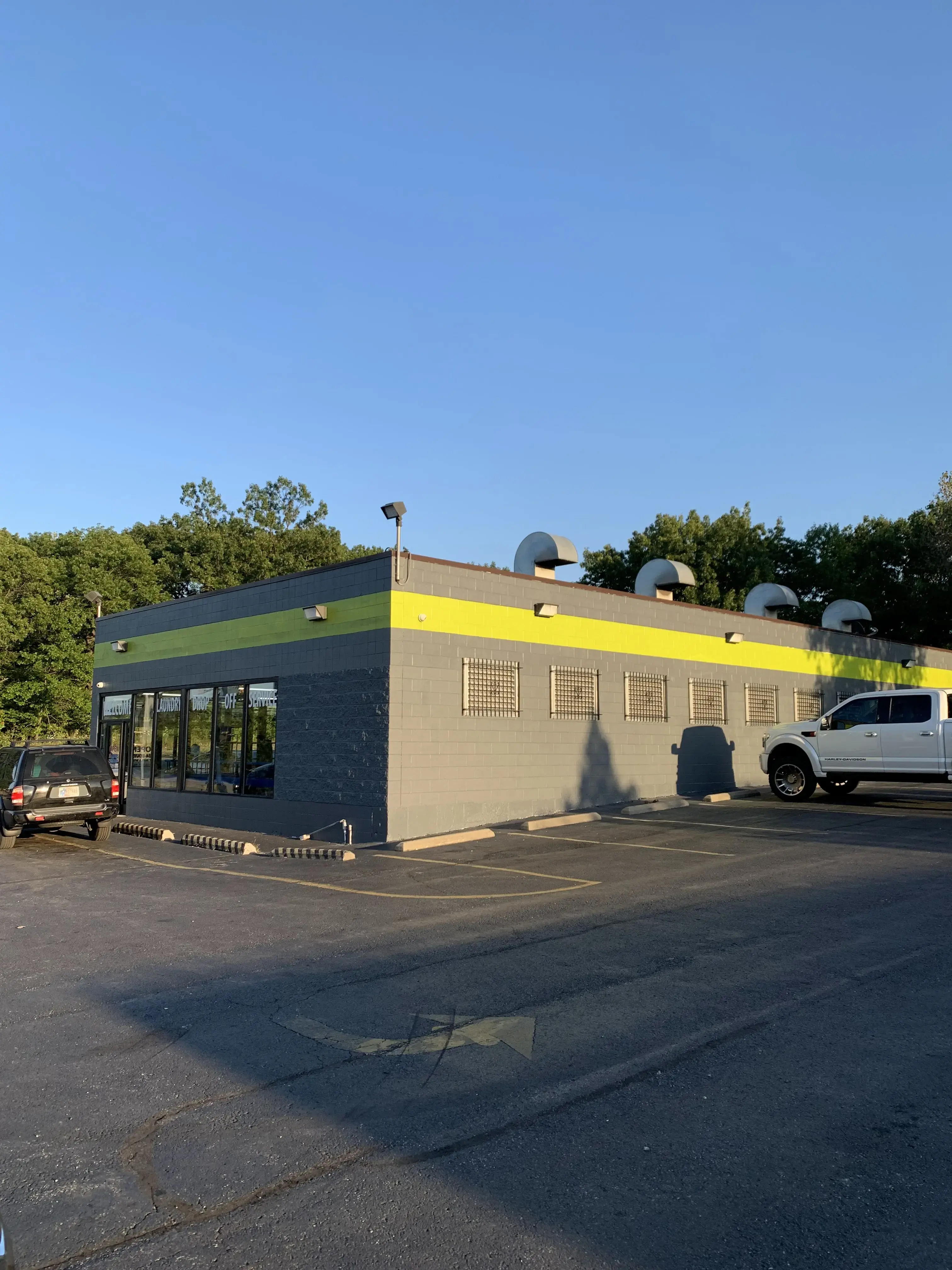 Premier Laundromat - Drop Off - Image 20