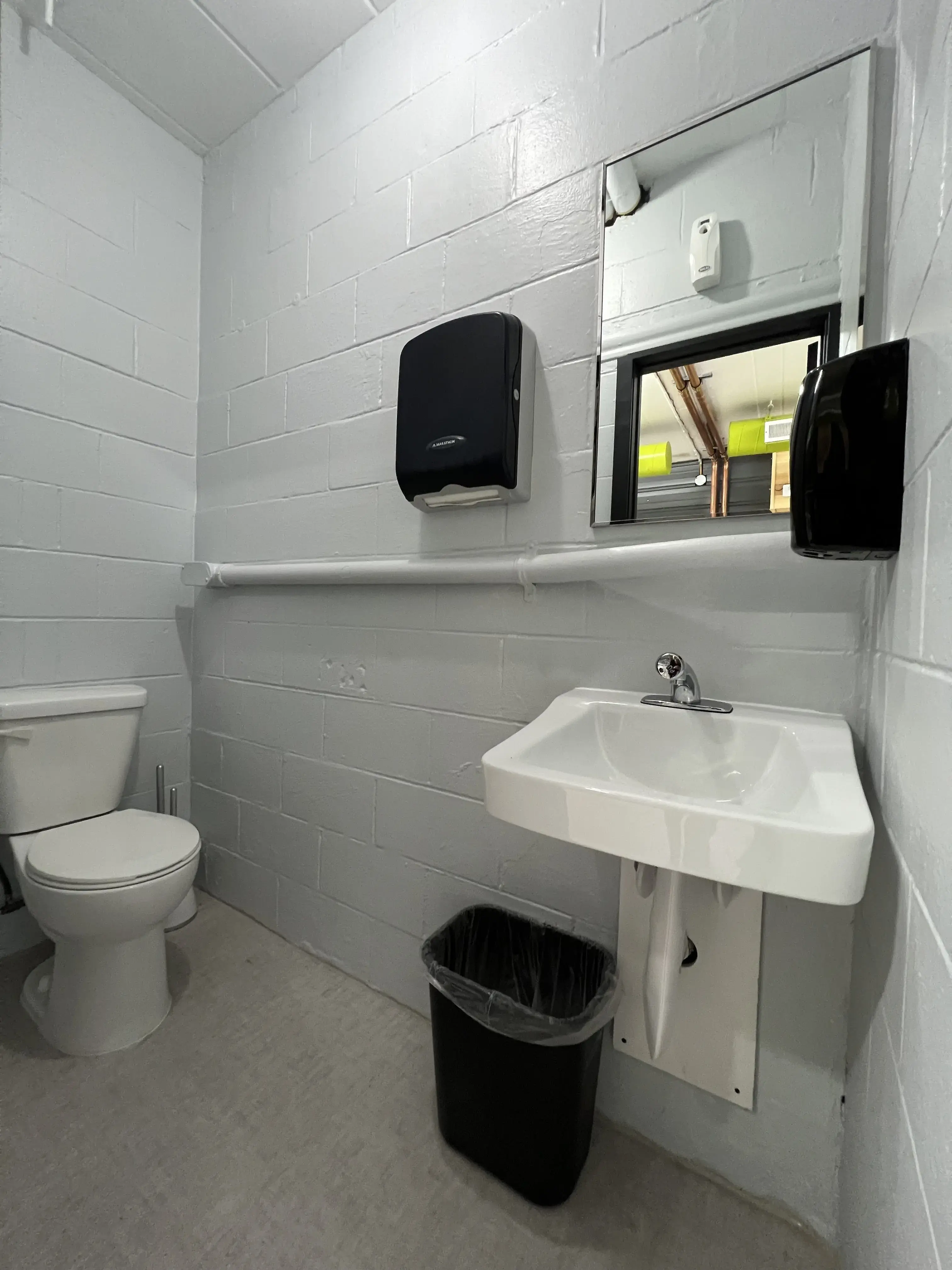 Premier Laundromat - Drop Off - Image 16