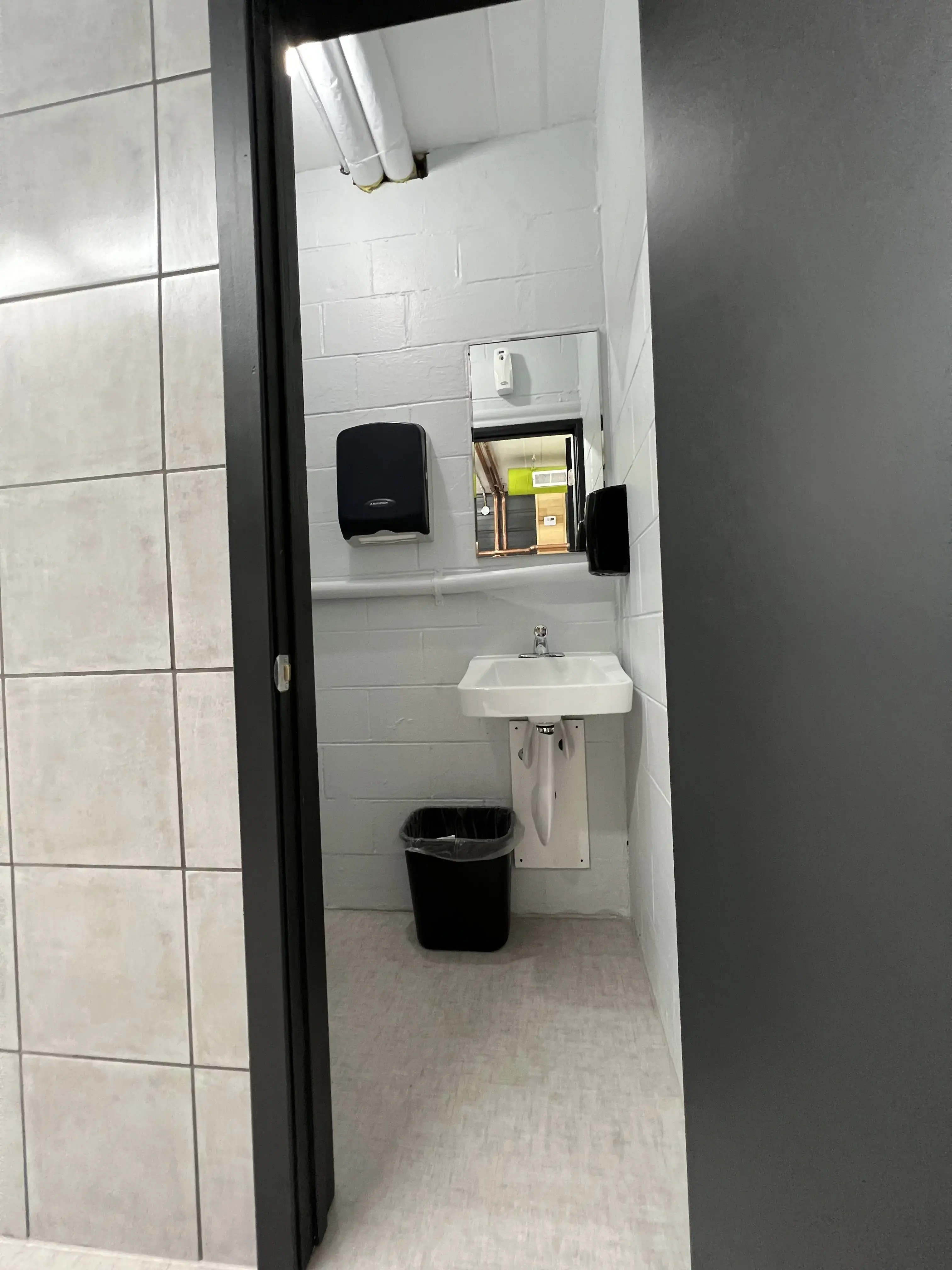 Premier Laundromat - Drop Off thumbnail 15