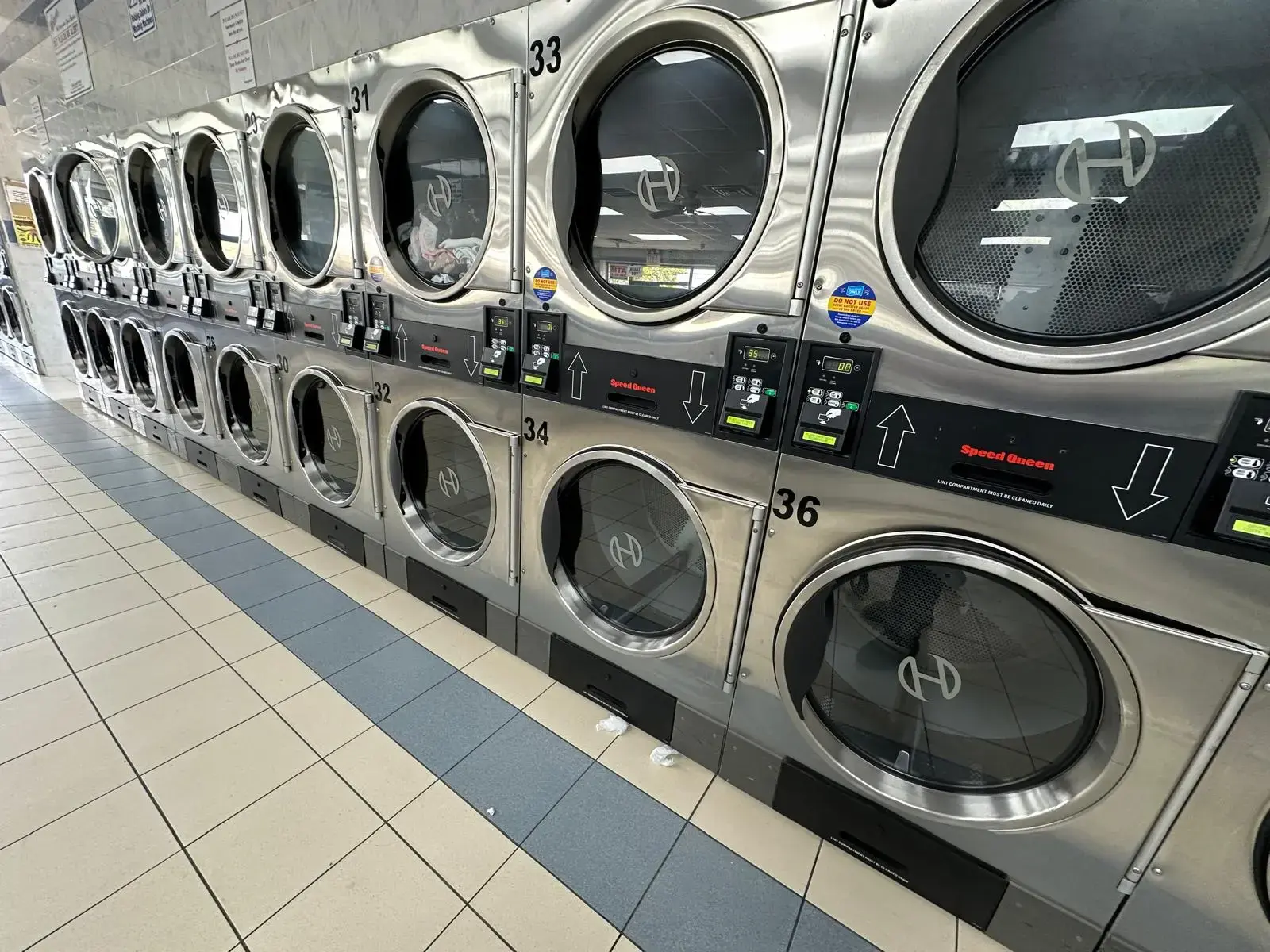 Prestige Laundromat thumbnail 4