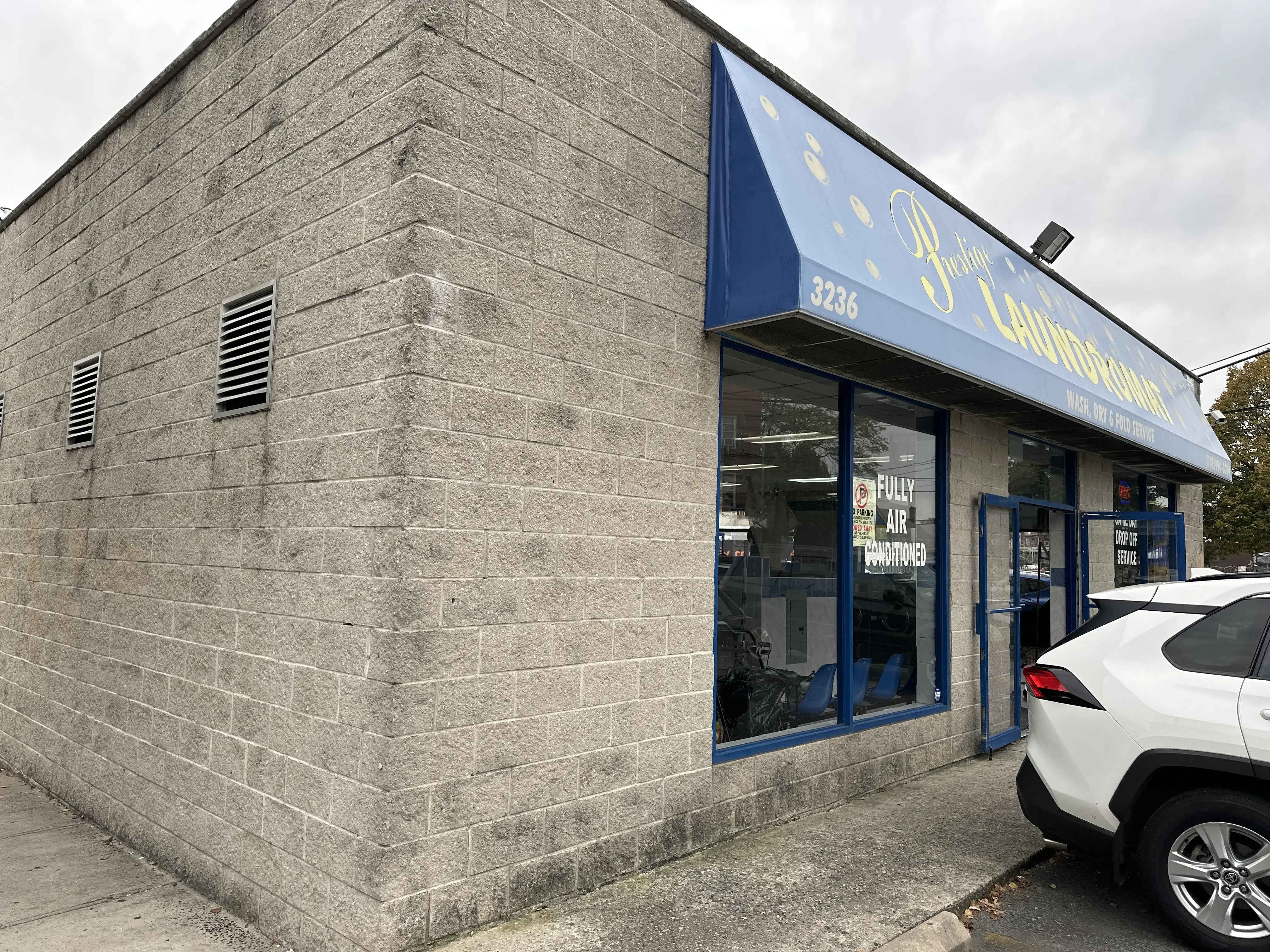 Prestige Laundromat - Image 6