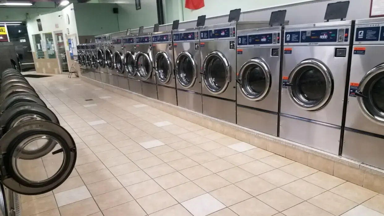 Pristine Laundromat thumbnail 15