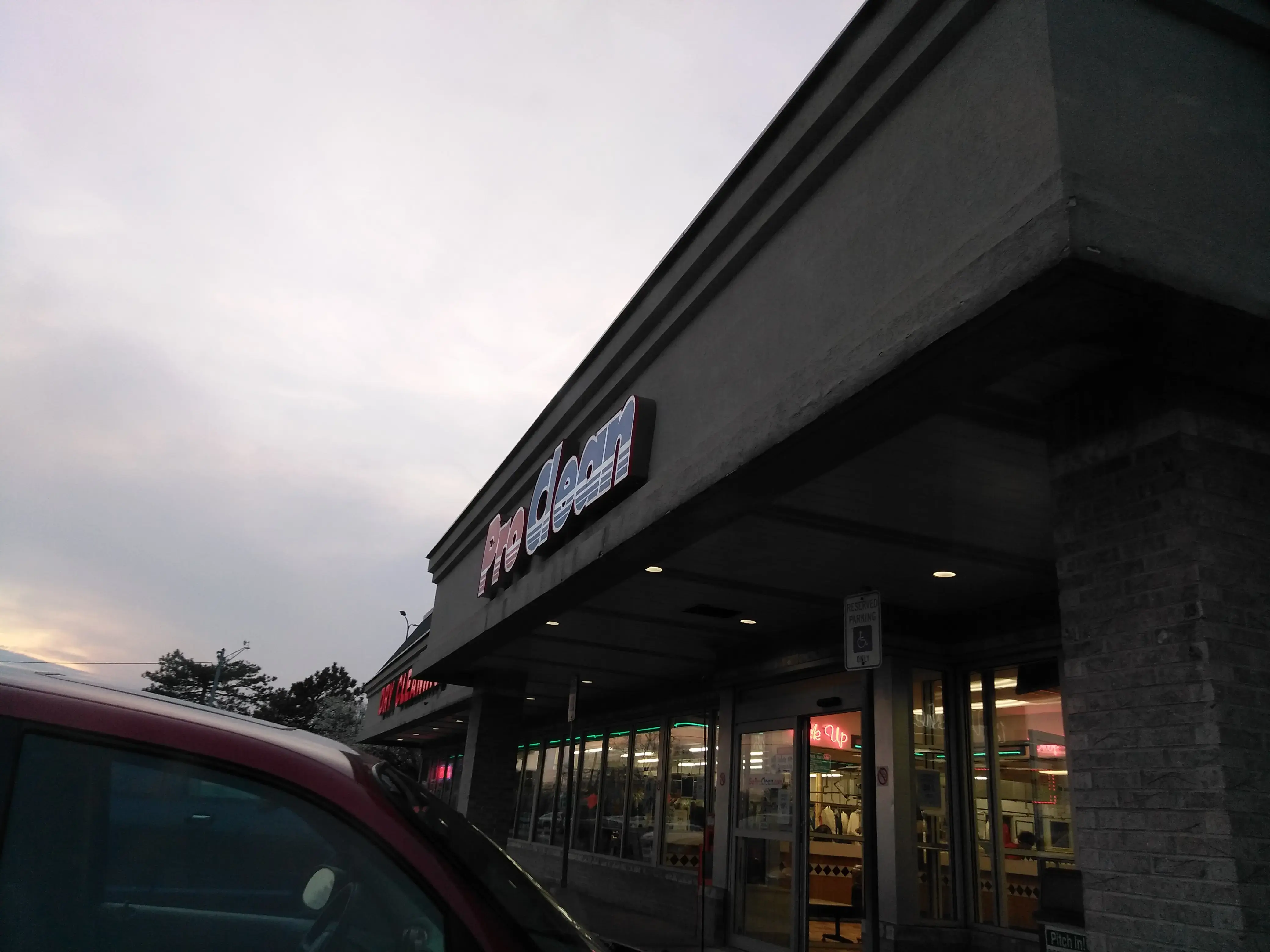 ProClean Laundromat & Dry Cleaners thumbnail 13