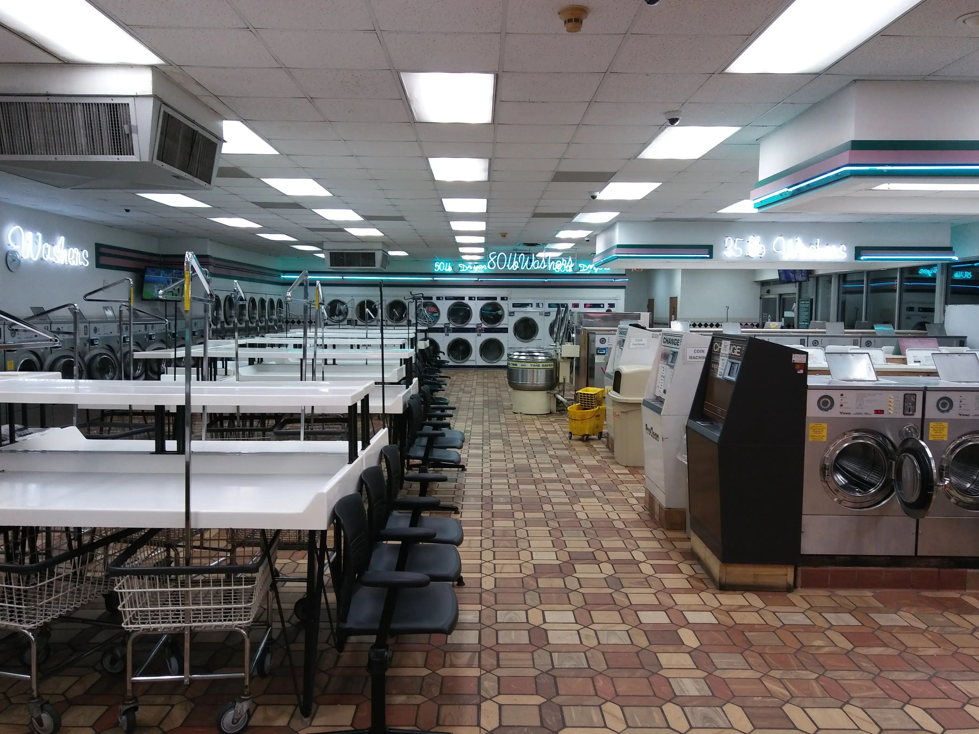ProClean Laundromat & Dry Cleaners thumbnail 11