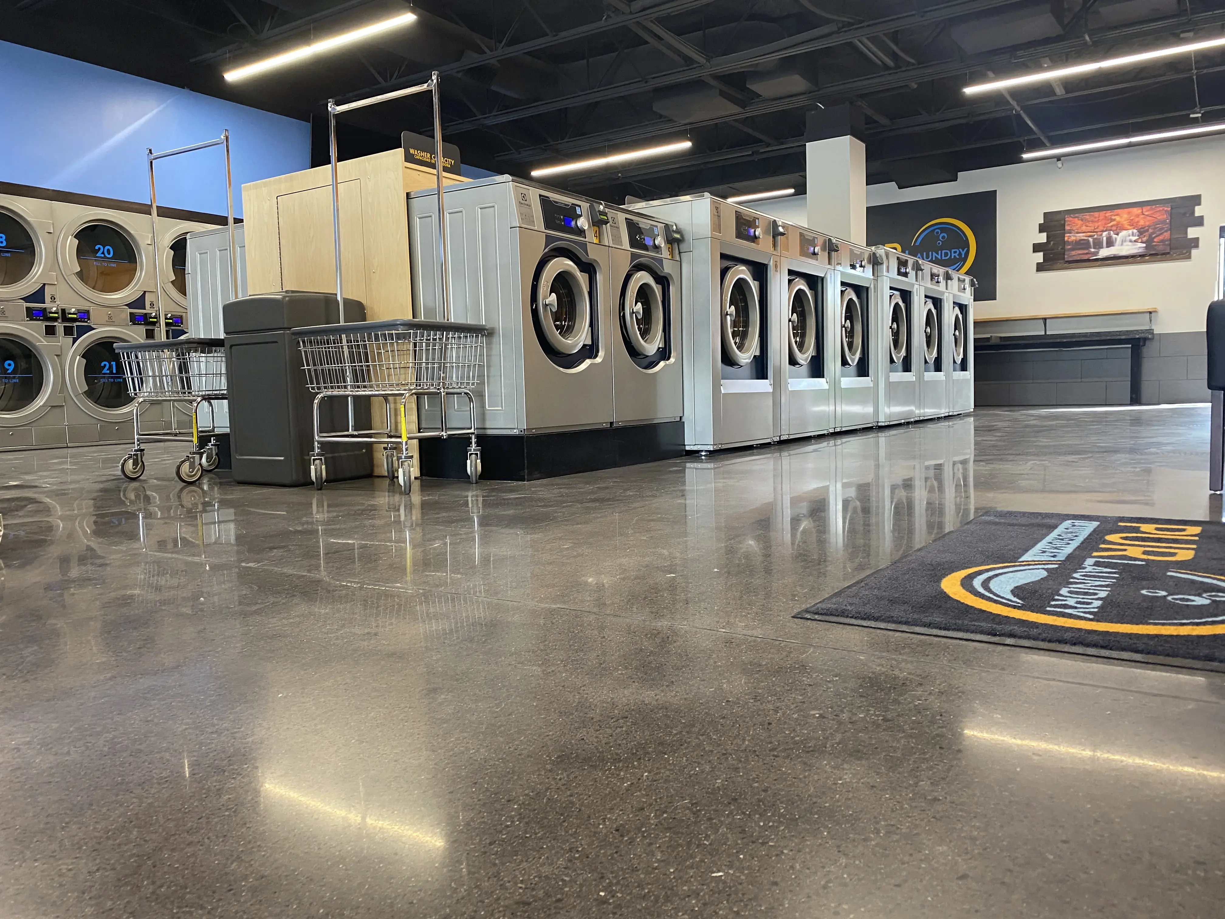 PUR Laundry Laundromat - Image 9