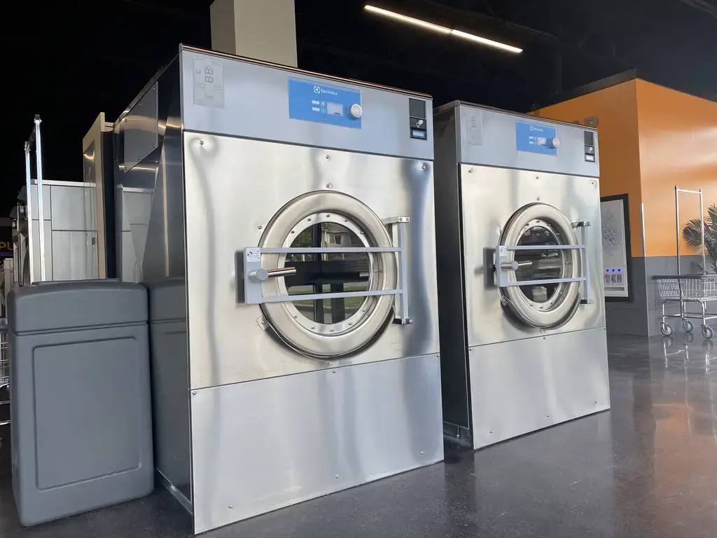 PUR Laundry Laundromat - Image 1