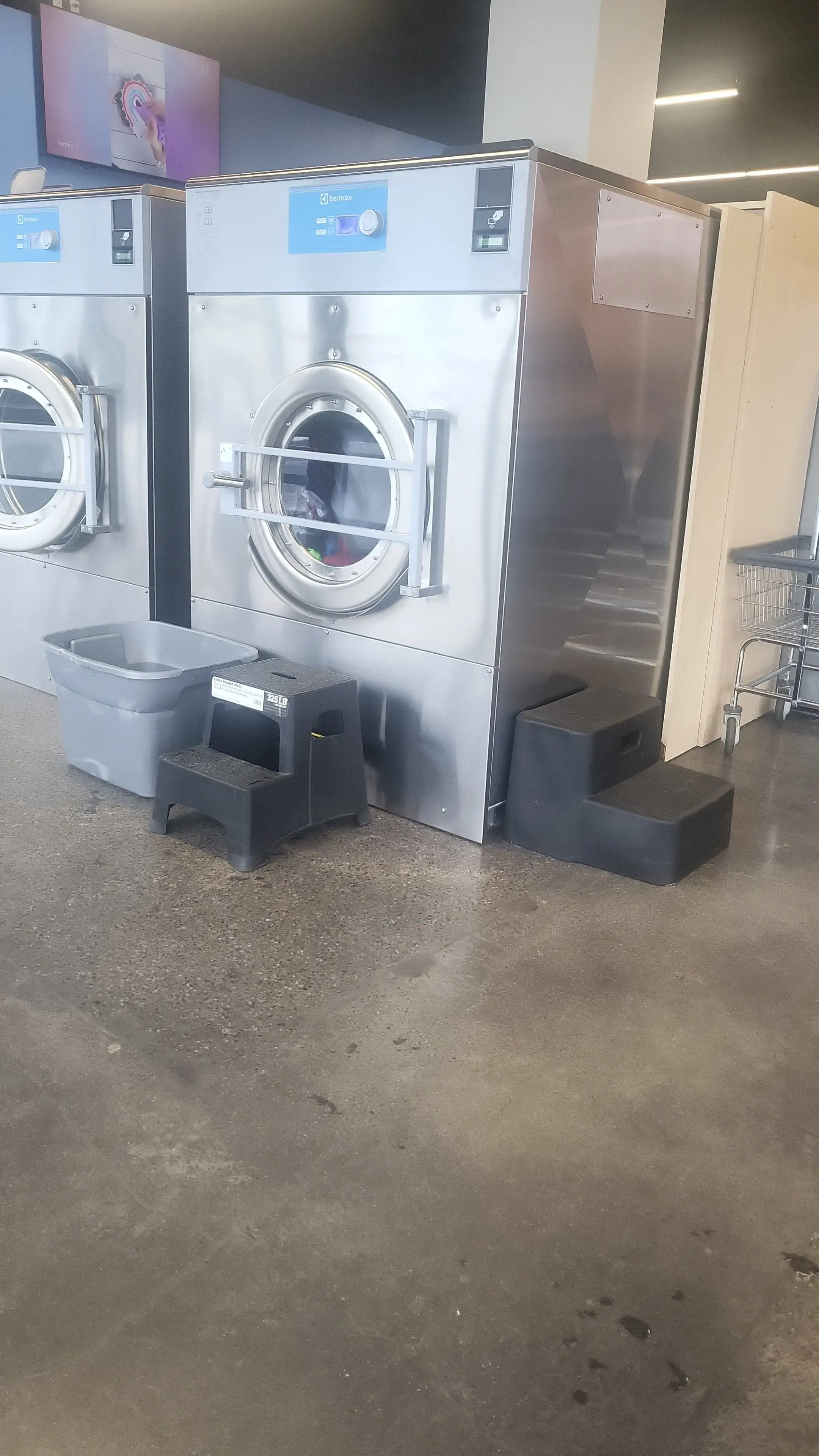 PUR Laundry Laundromat - Image 17