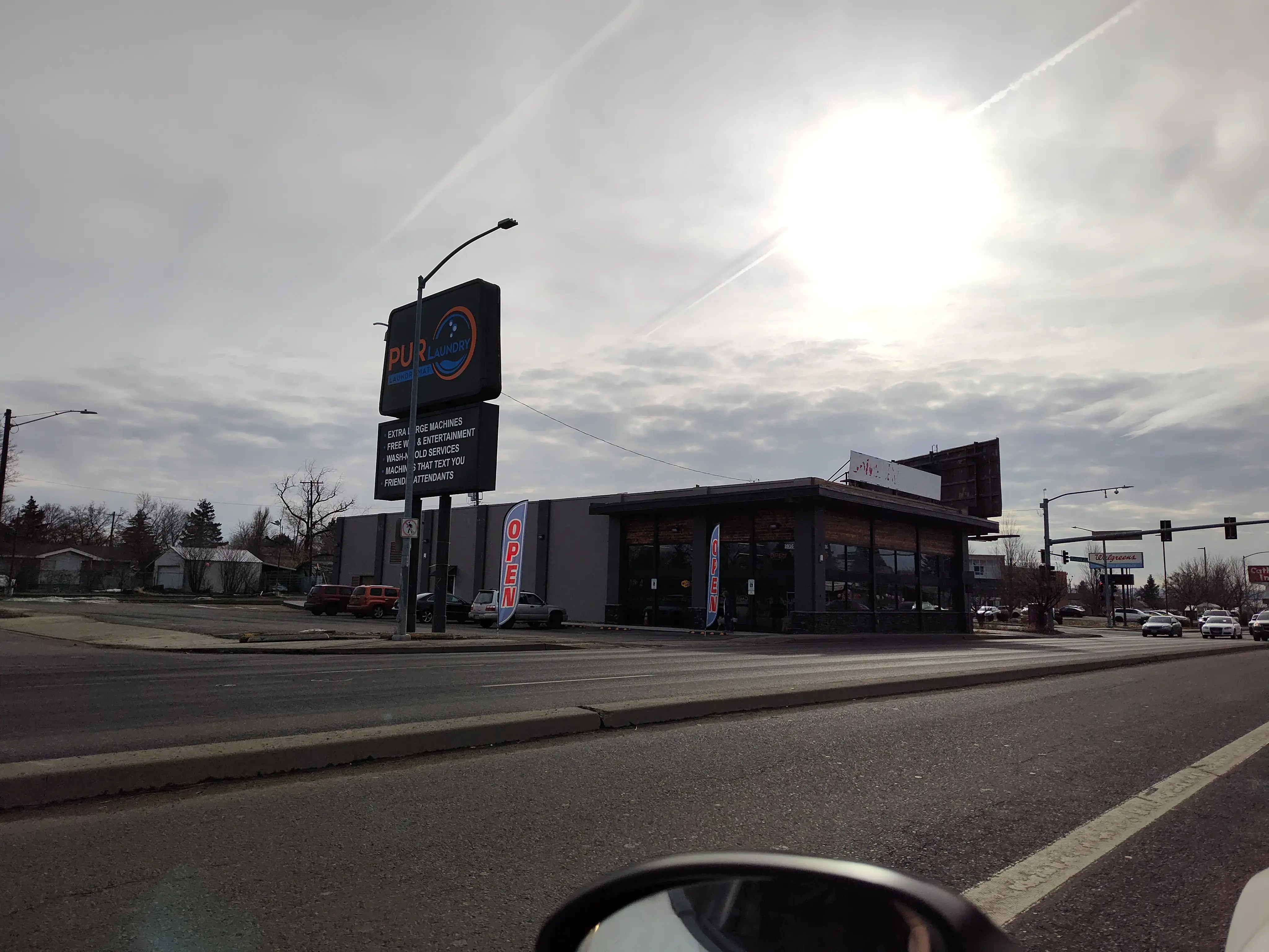 PUR Laundry Laundromat - Image 15