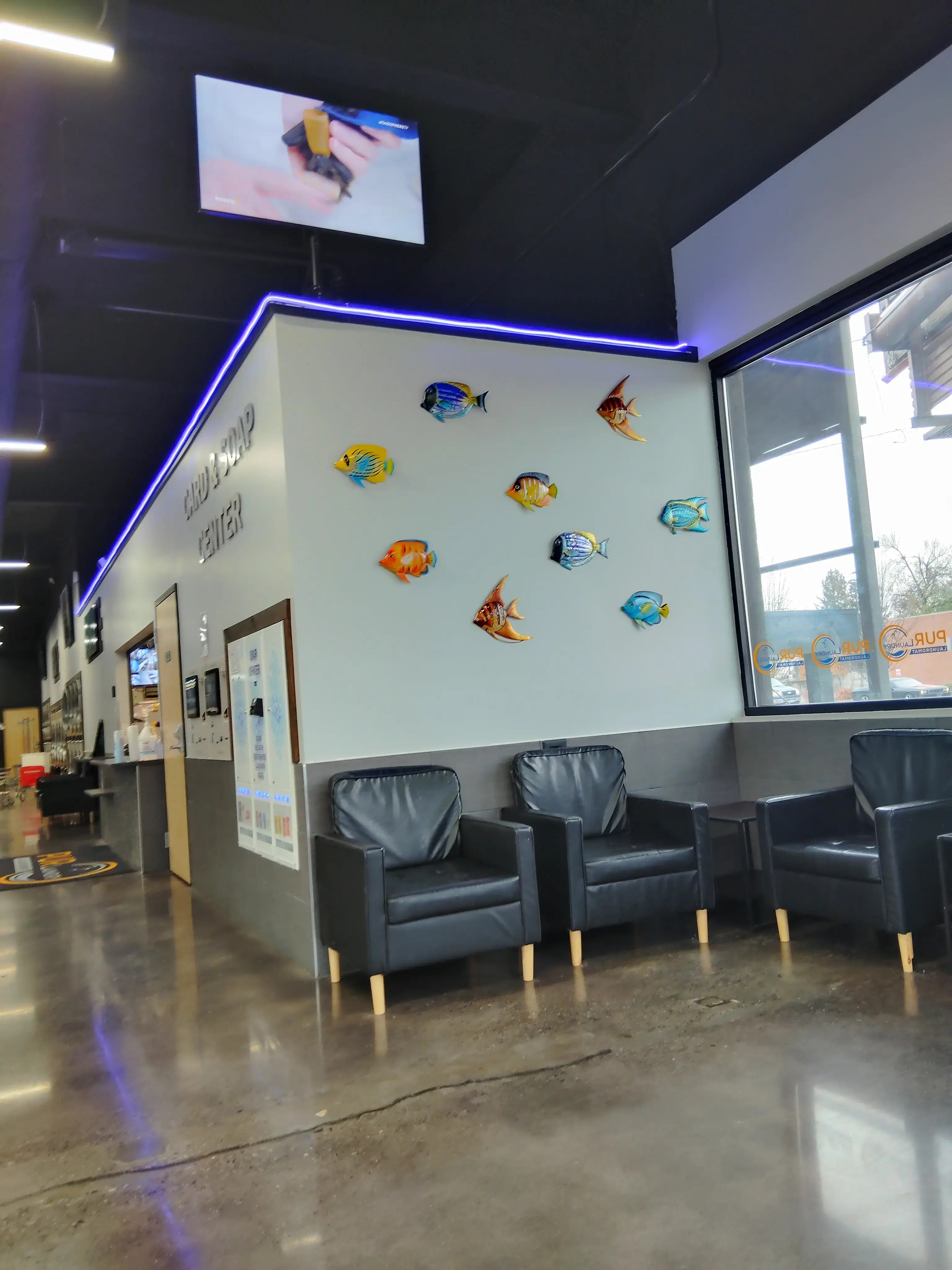 PUR Laundry Laundromat - Image 11