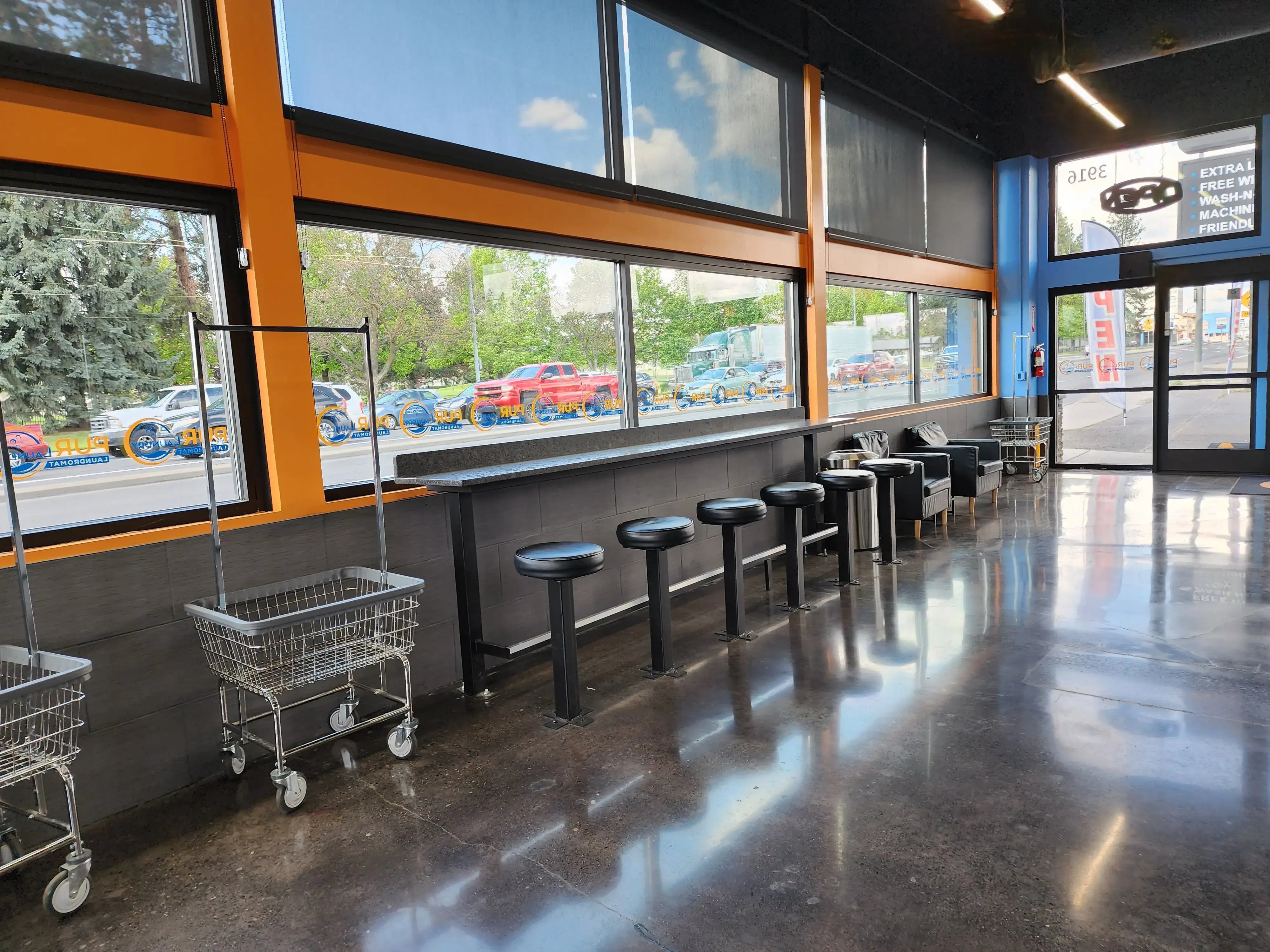 PUR Laundry Laundromat - Image 3