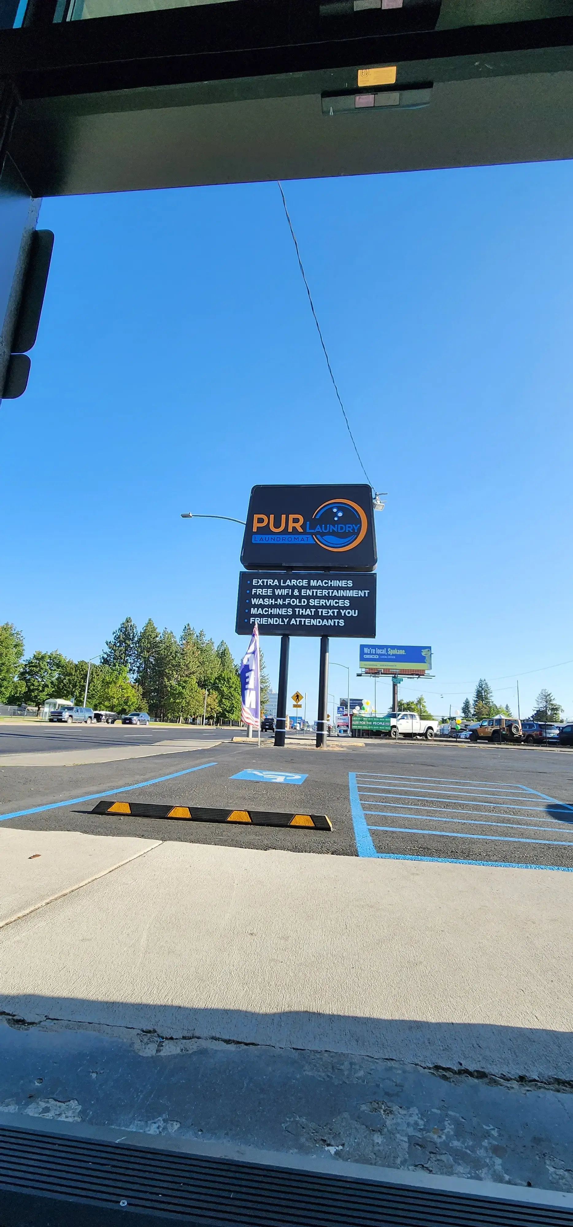 PUR Laundry Laundromat - Image 6