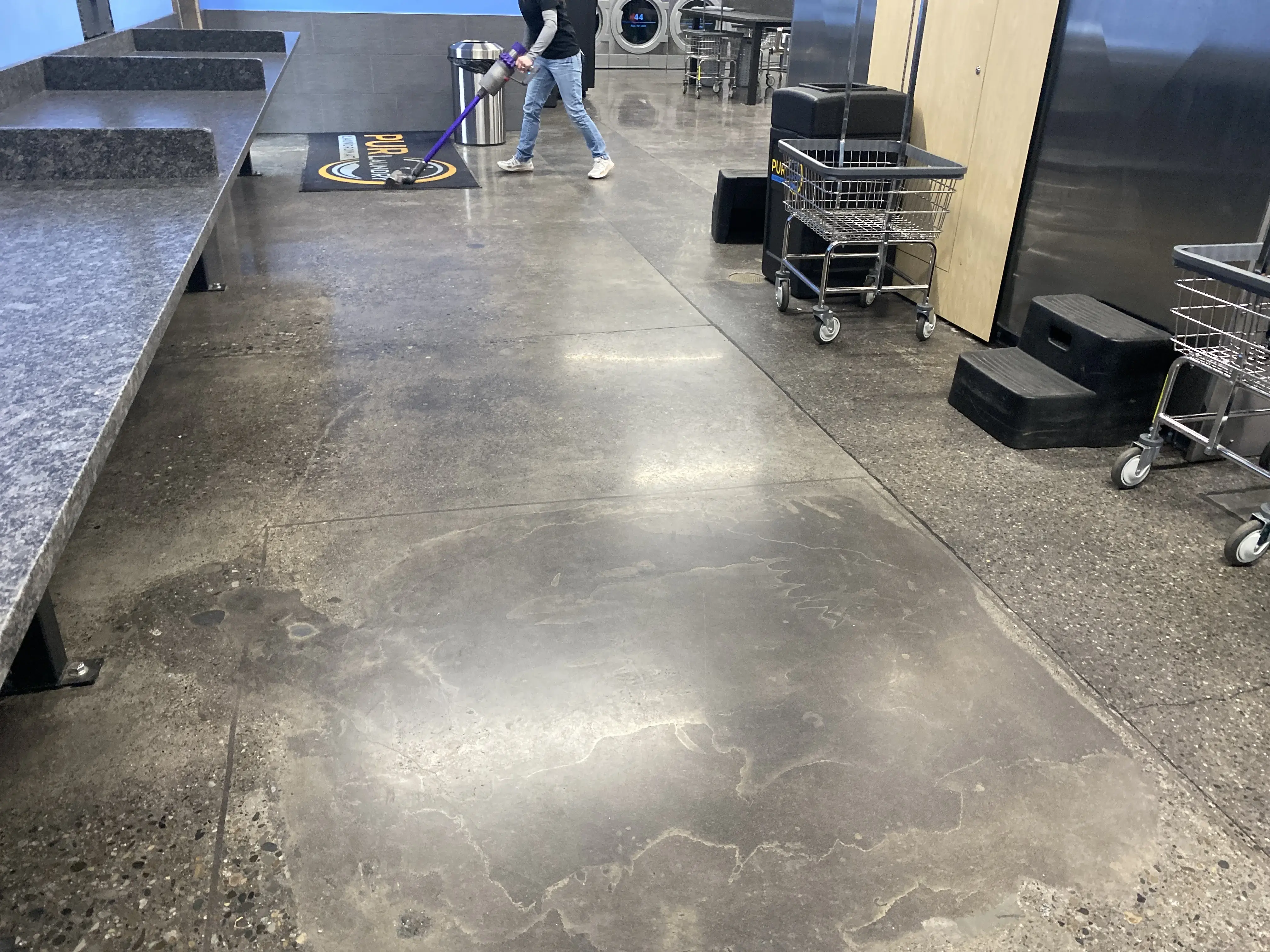 PUR Laundry Laundromat - Image 12