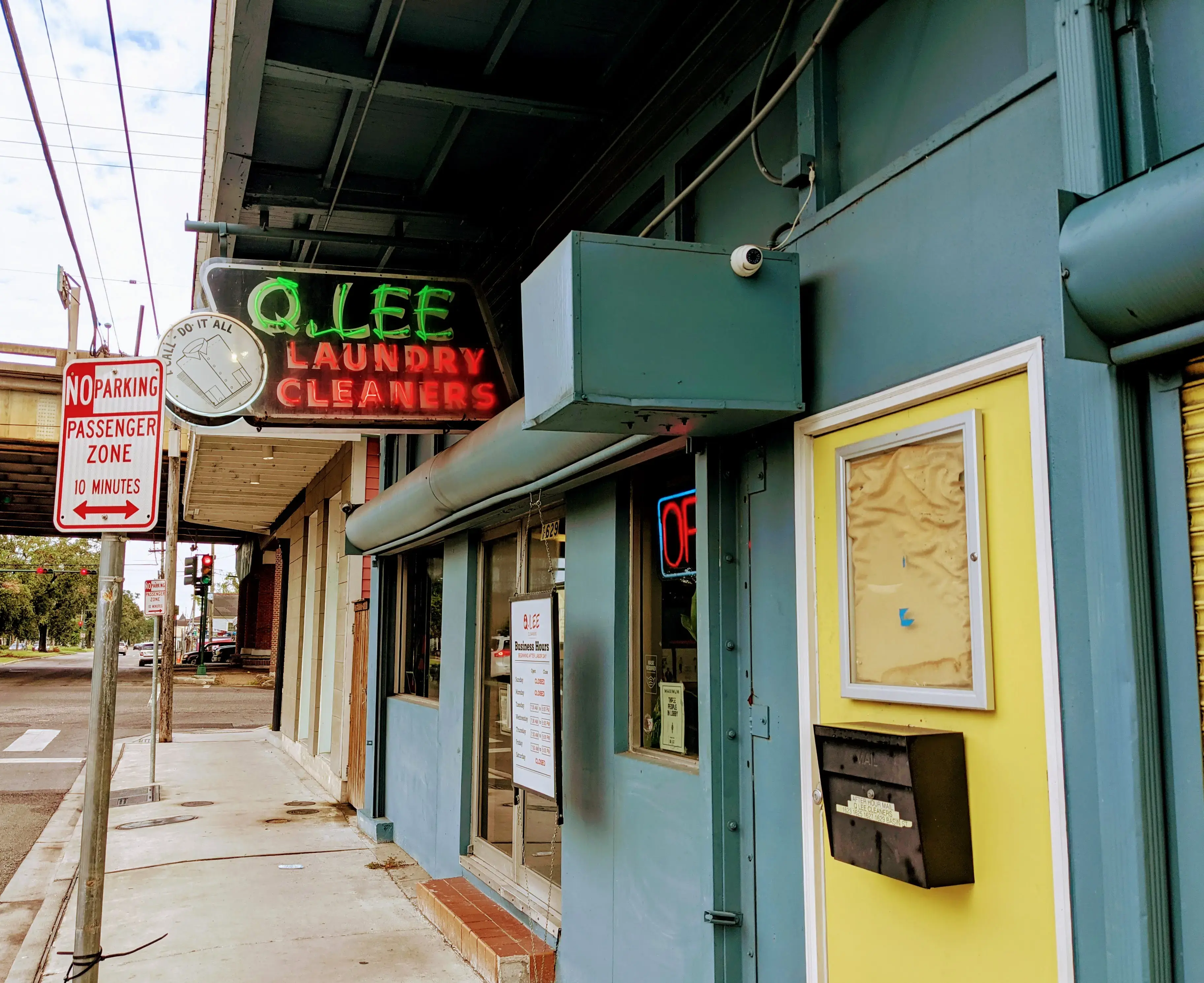 Q. Lee Laundry & Cleaners thumbnail 6